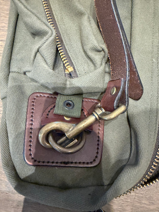 Very Rare New Old Stock Filson YKK Fly Fishing Rod Case Rugged Twill in Otter Green, Made in the USA 41 inch version. July 2002 Build.Style 216P, Very clean condition. Keys and lock included.