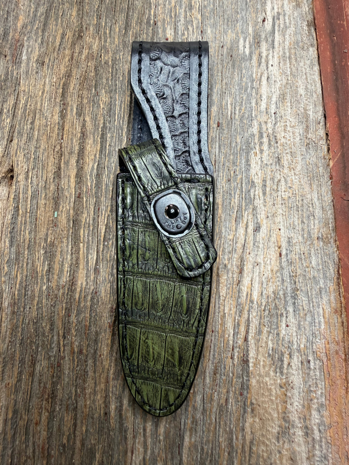 New Randall Model 8-4 Sheath in Exotic Army Green Matte Crocodile from Treeman with the newest Black Canteen snap. Killer sheath.