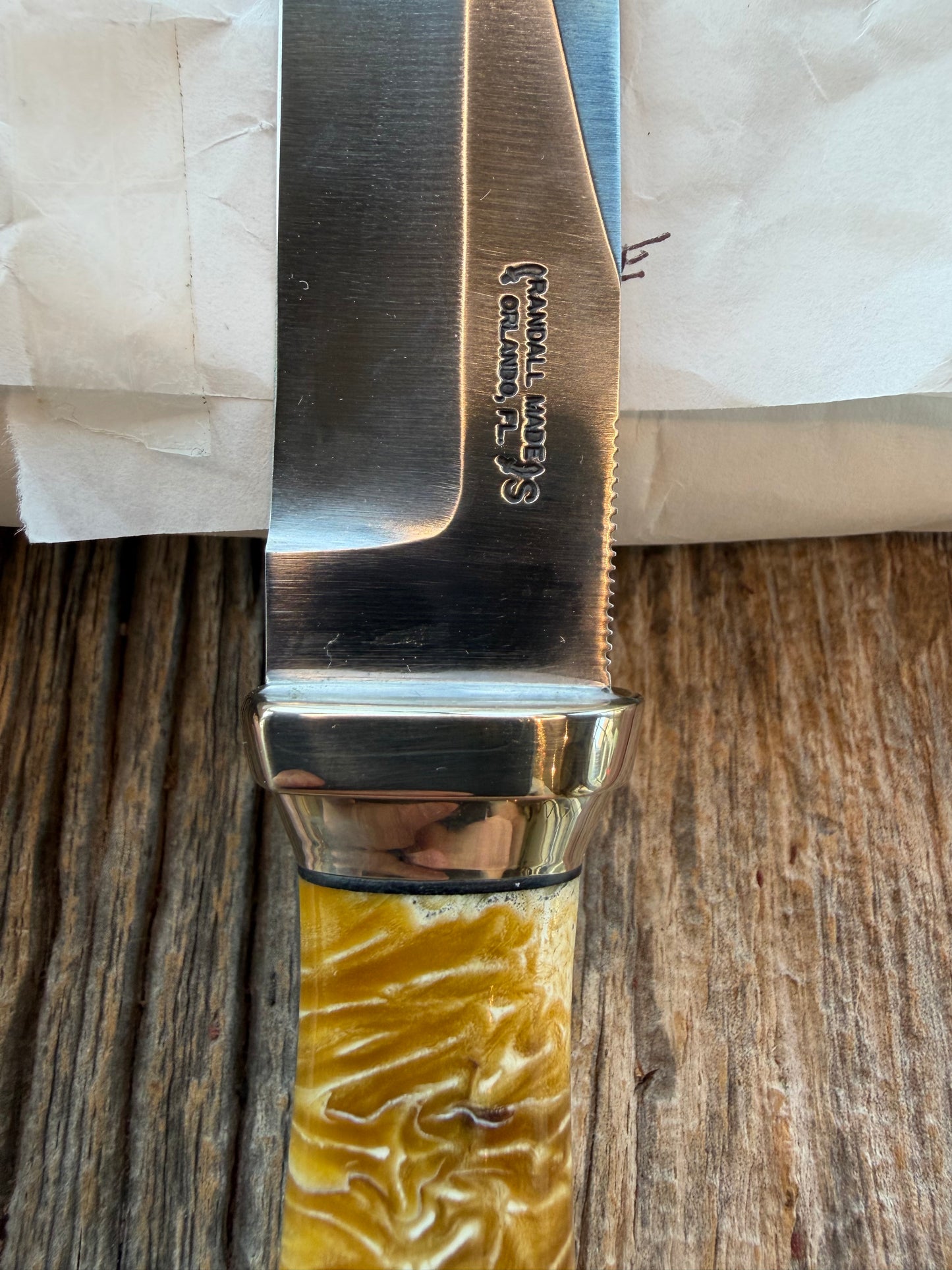 NOTE : Item is part of my personal Collection. Adding to cart will not result in sale. New in Paper Randall Model “Gambler” 4 Inch in Musk OX, Nickel collar and rounded  butt cap. Stainless blade.