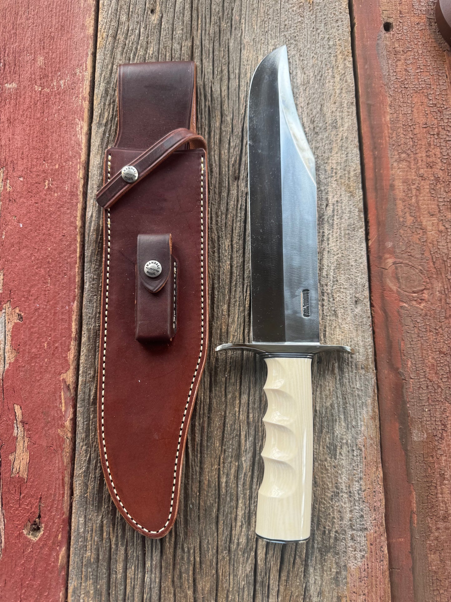 New in Paper Model 12-11 Smithsonian “Smitty” Bowie. Beautiful Dave Warthers Resin with finger grooves and a Nickel silver hilt and butt plate.