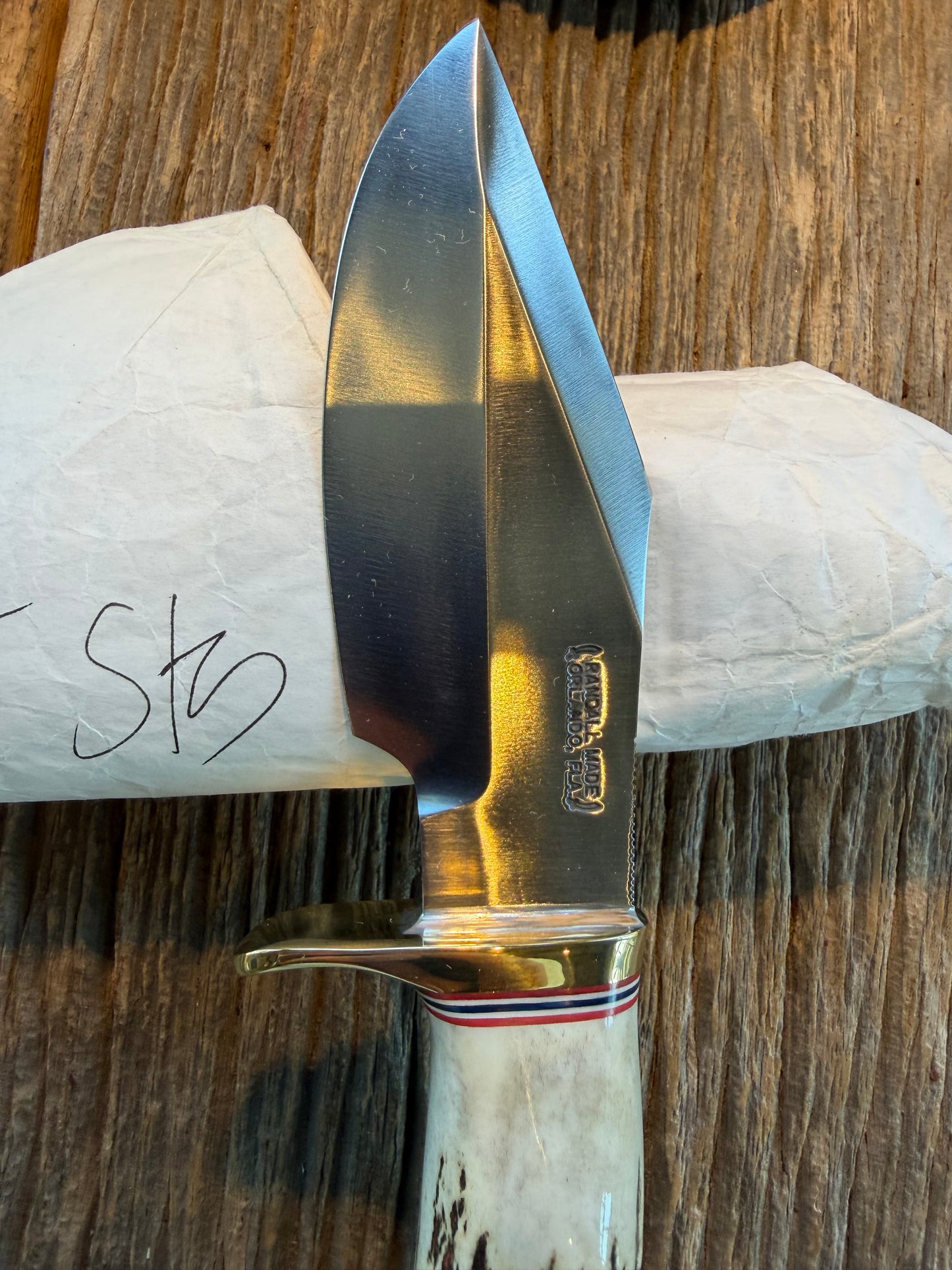 New in Paper Randall Model 19-5 Bushmaster with a Stag handle. Carbon blade, Nickel silver single hilt. Brown leather sheath.
