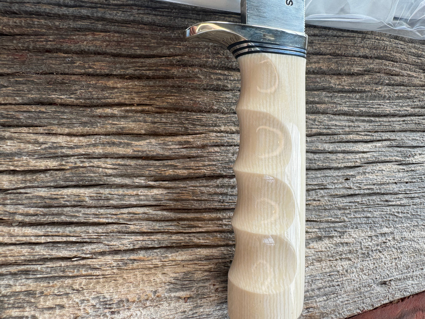 New in paper Randall Model 19-5 with a nice piece of customer supplied Dave Warthers Resin with finger grooves. Stainless Steel, Nickel Silver Hilt and natural end.