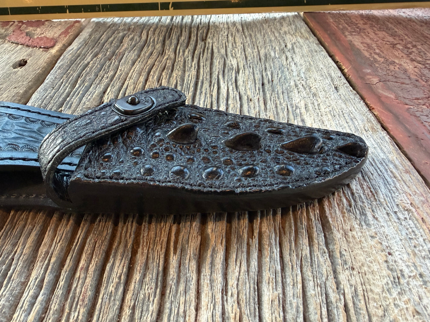 Randall Model 19-5 in Exotic Black Snapping Turtle Horned/Dragon Tail Sheath from Treeman. New version with a Black Canteen Snap.