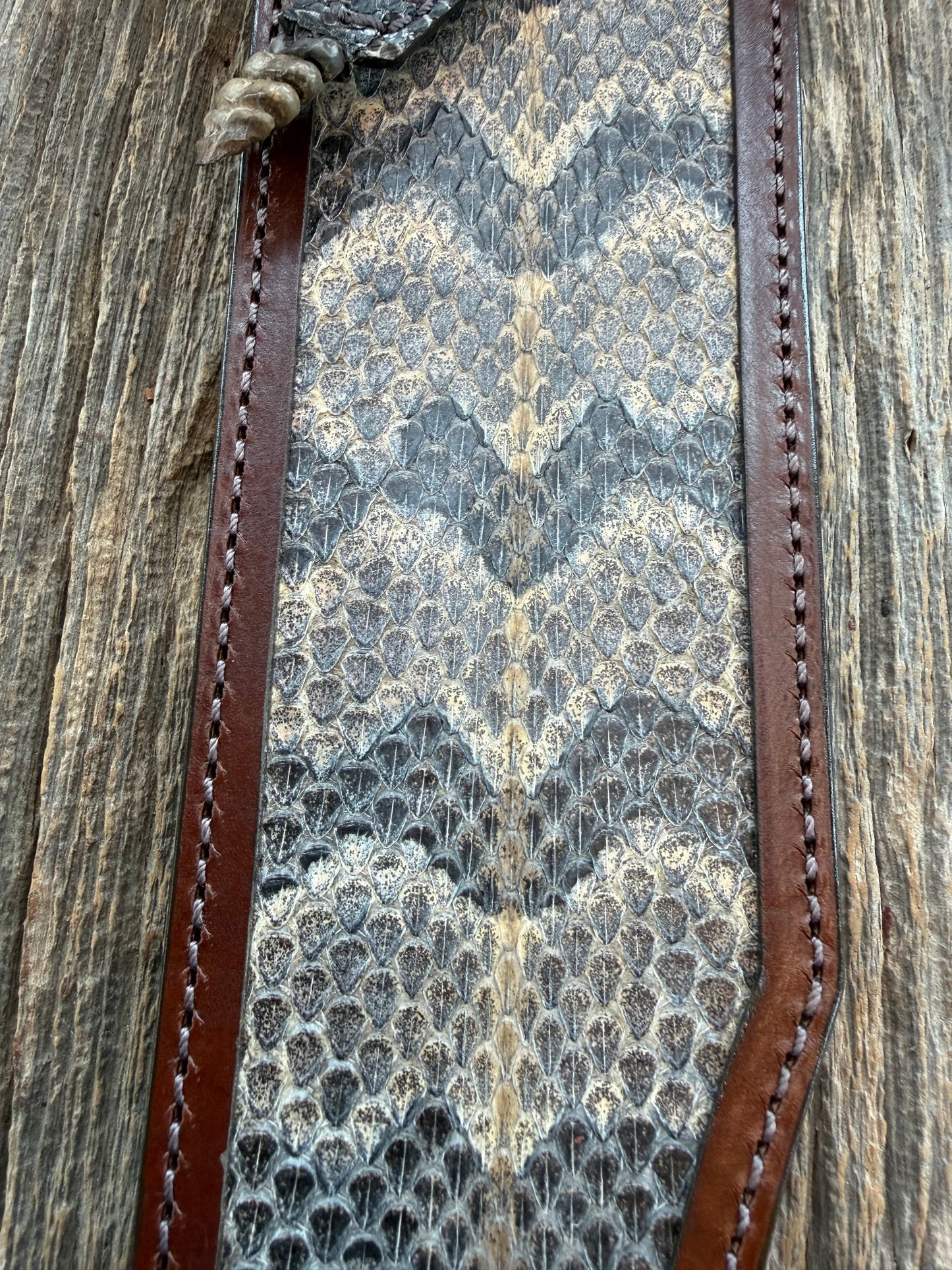 Randall Model 12-11 Smitty Sheath in Exotic Canebreak RattleSnake with the original Rattles tail made into the strap. An absolute gem 1/1 from Treeman Sheaths. Tremendous colors on this one.