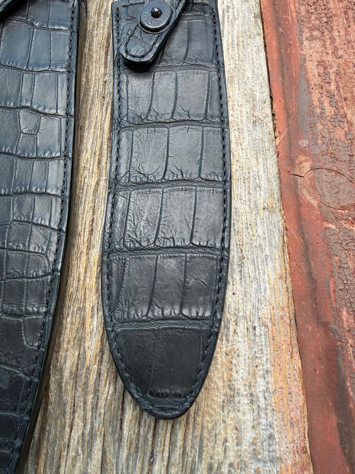 New Randall Model Large and Small Sasquatch pair in Exotic Black Matte Crocodile from Treeman with the newest Black Canteen snap. Killer sheaths.