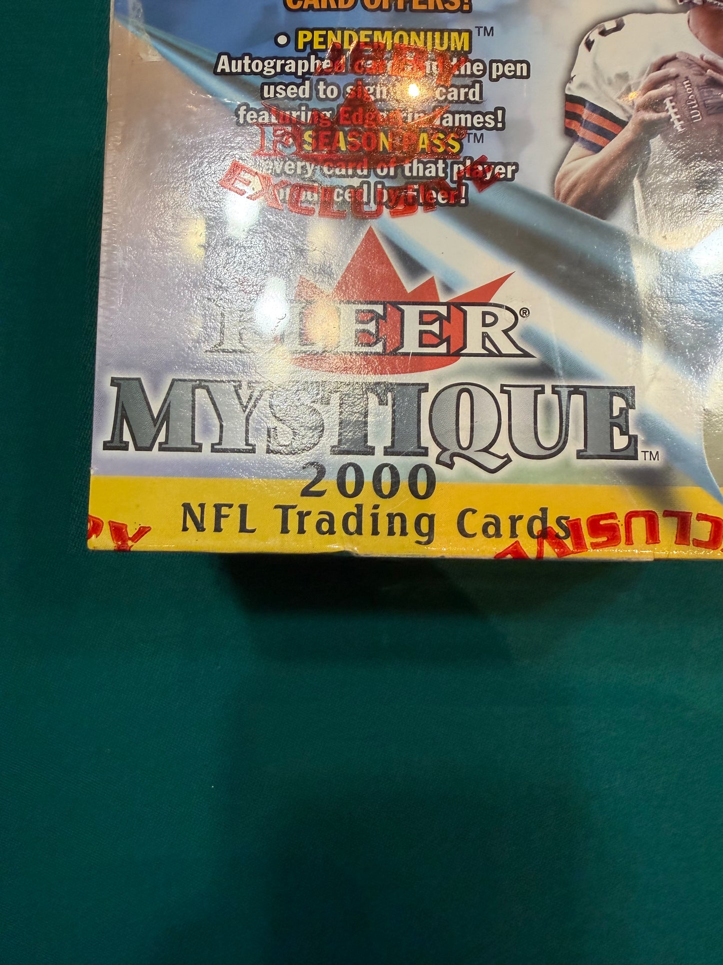 2000 Fleer Mystique Football Factory Sealed Hobby Box Brady RC 20 packs per box.