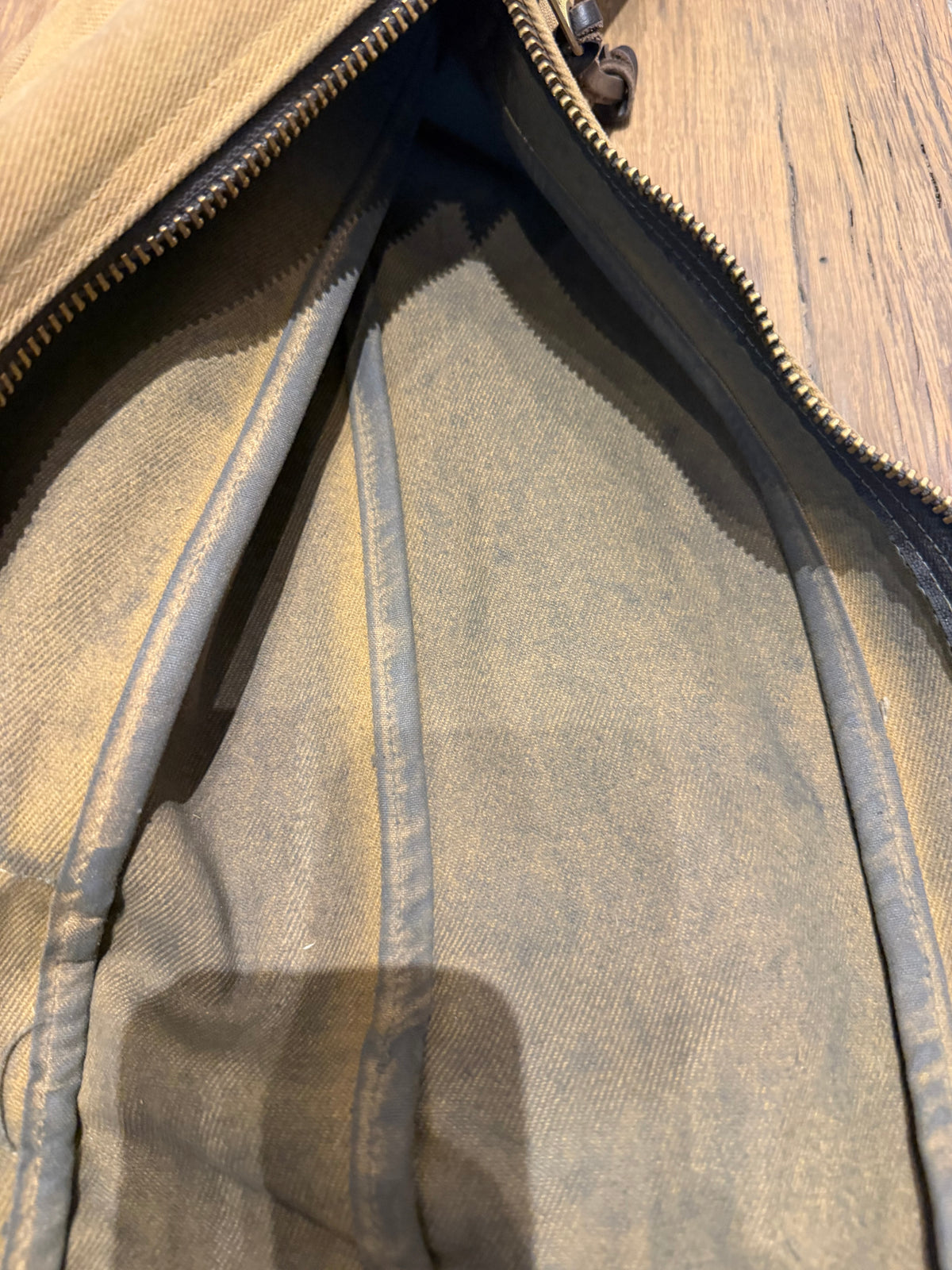 Very Rare Filson Fly Fishing Rod Case Rugged Twill in Tan Made in USA 60 inch version. YKK zippers, Used condition. Style 216P. Built Feb 2003