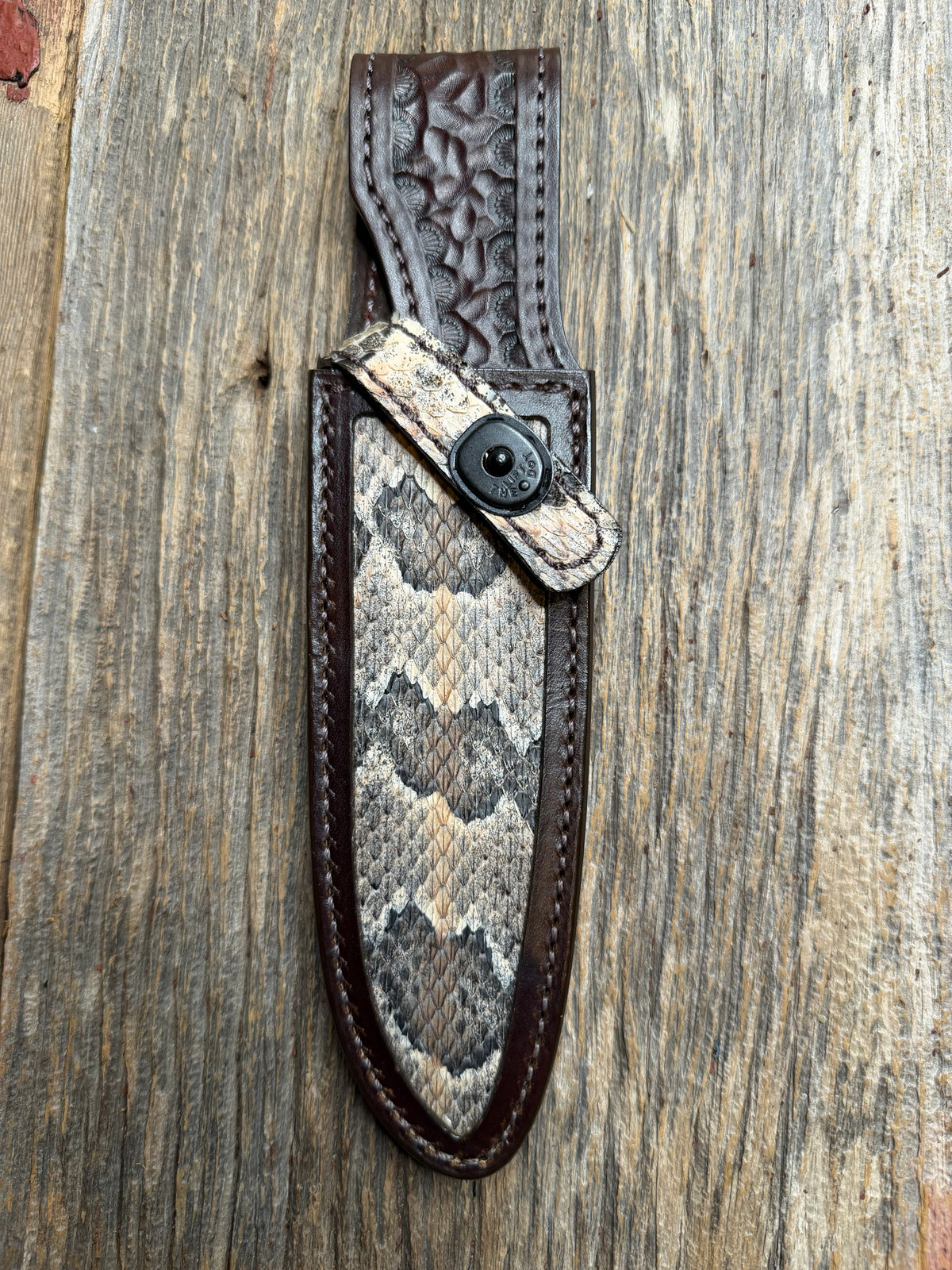 Randall Model 25-6 sheath with a Canebrake RattleSnake skin from Treeman Sheaths. Vibrant colors and along side Copperheads the hardest skin to source.