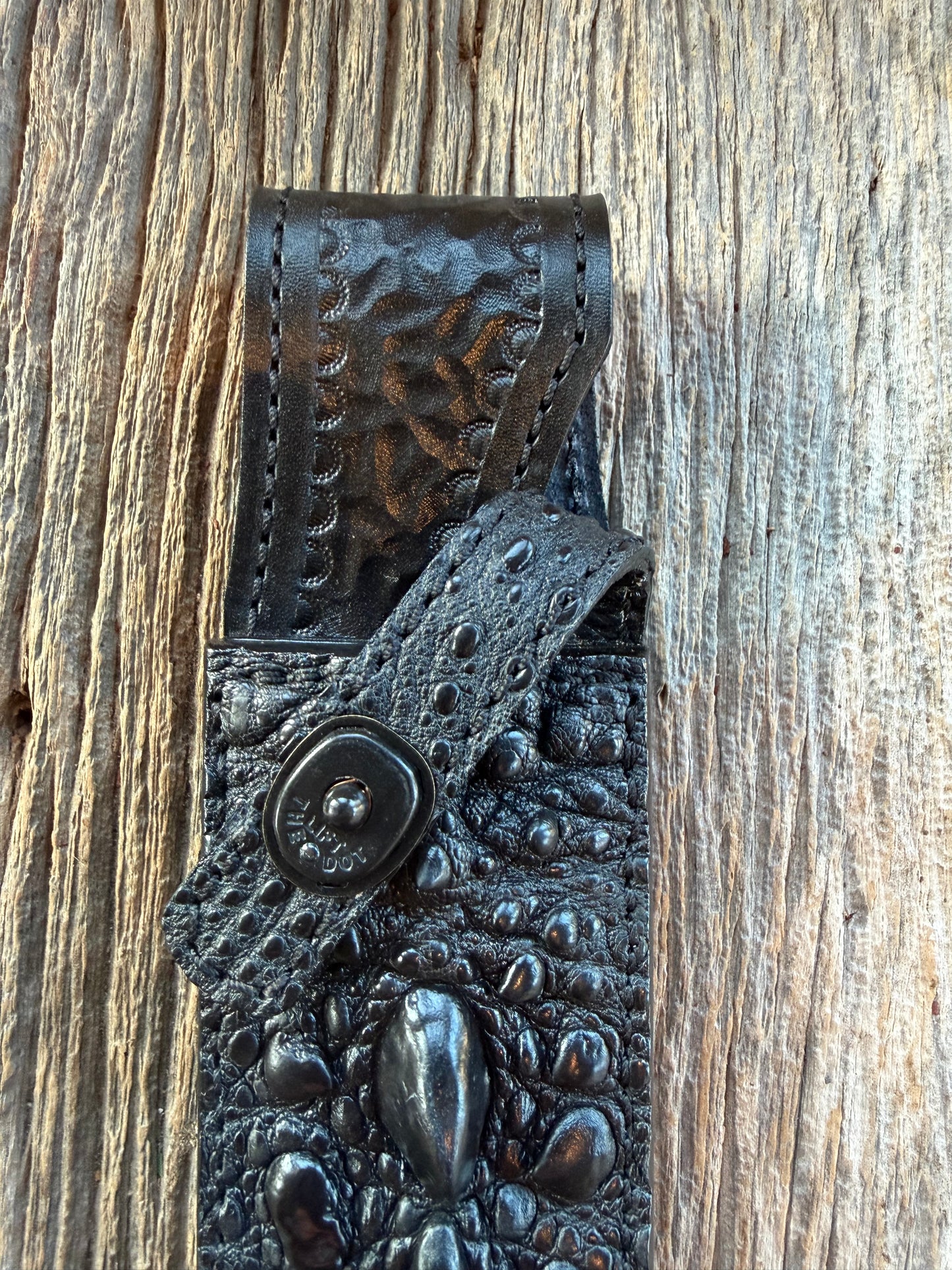 Randall Model 14 in Exotic Black Snapping Turtle Horned/Dragon Tail Sheath from Treeman. New version with a Black Canteen Snap. ( Monster horns)