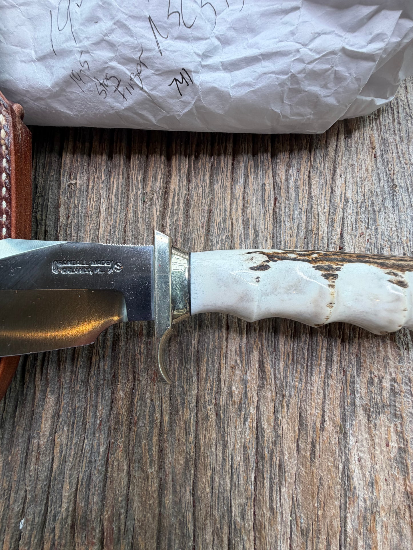 New in Paper Randall Model 19-5 with a nice Stag finger grooves handle. Nickel silver Single Hilt a Nickel silver collar, natural end, Stainless steel blade.