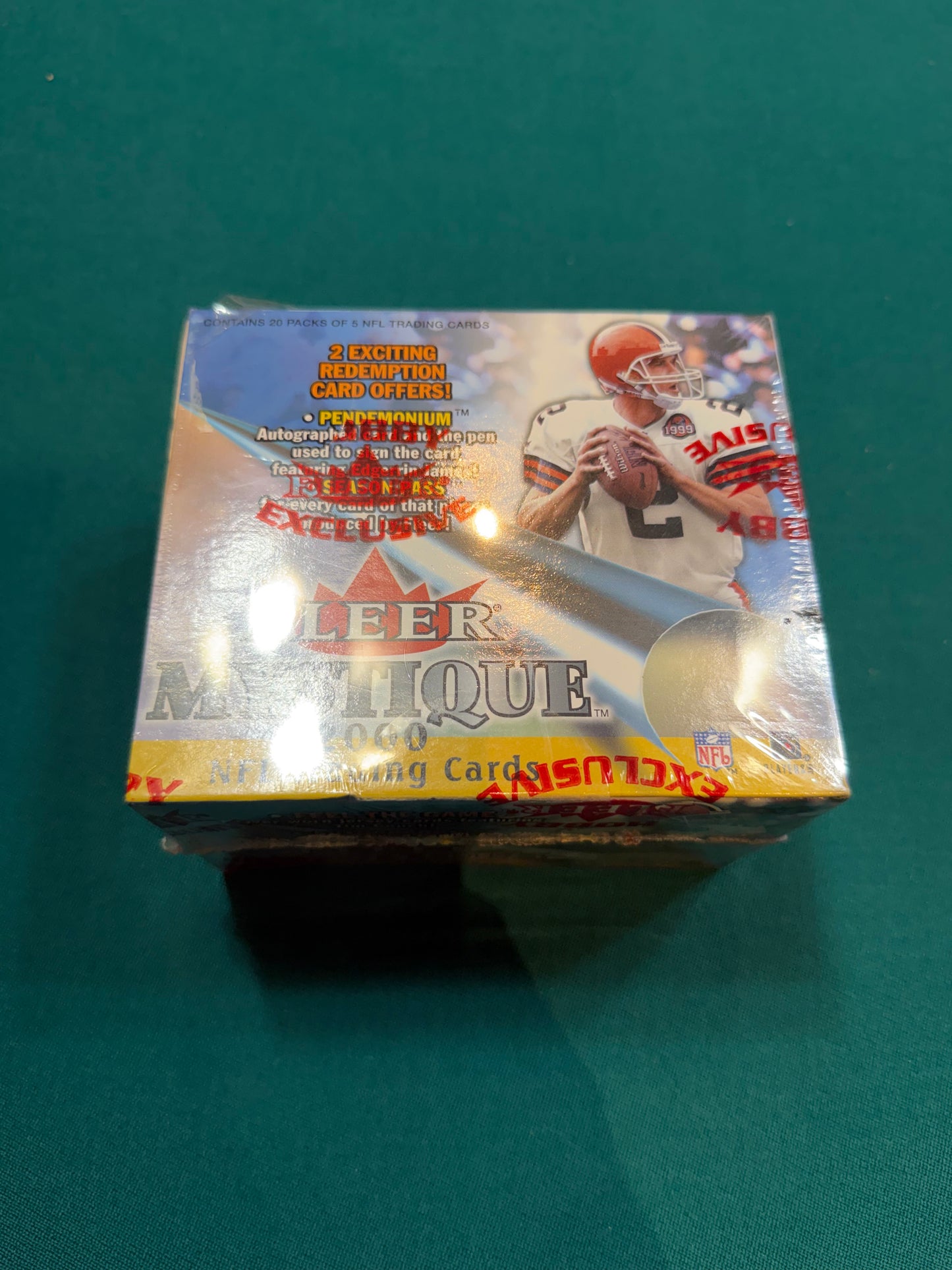 2000 Fleer Mystique Football Factory Sealed Hobby Box Brady RC 20 packs per box.