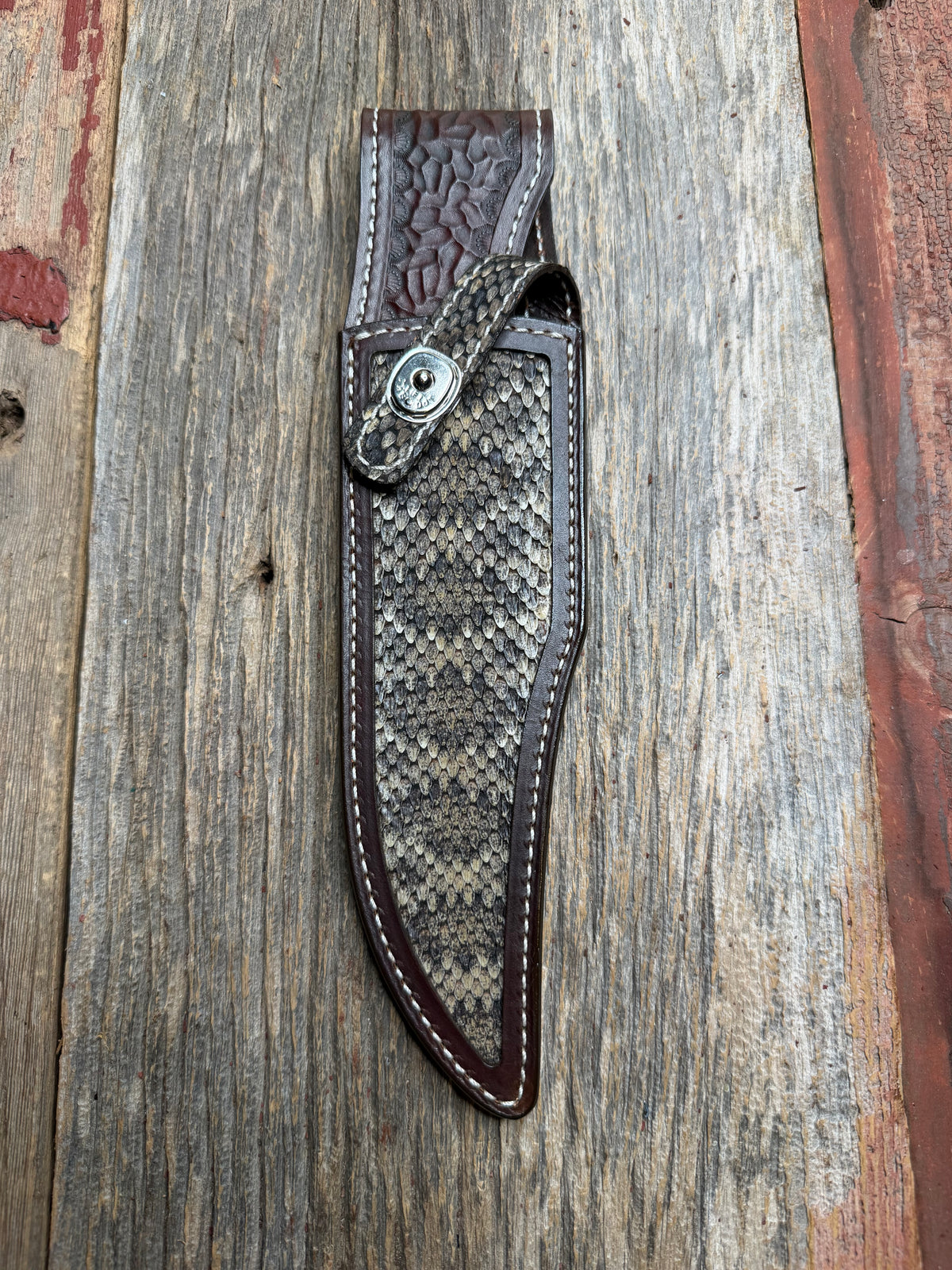 Randall Model 12-8 sheath with a Western Diamondback RattleSnake skin from Treeman Sheaths. Very dark skin and quite honestly the nicest one I’ve had in WDB.