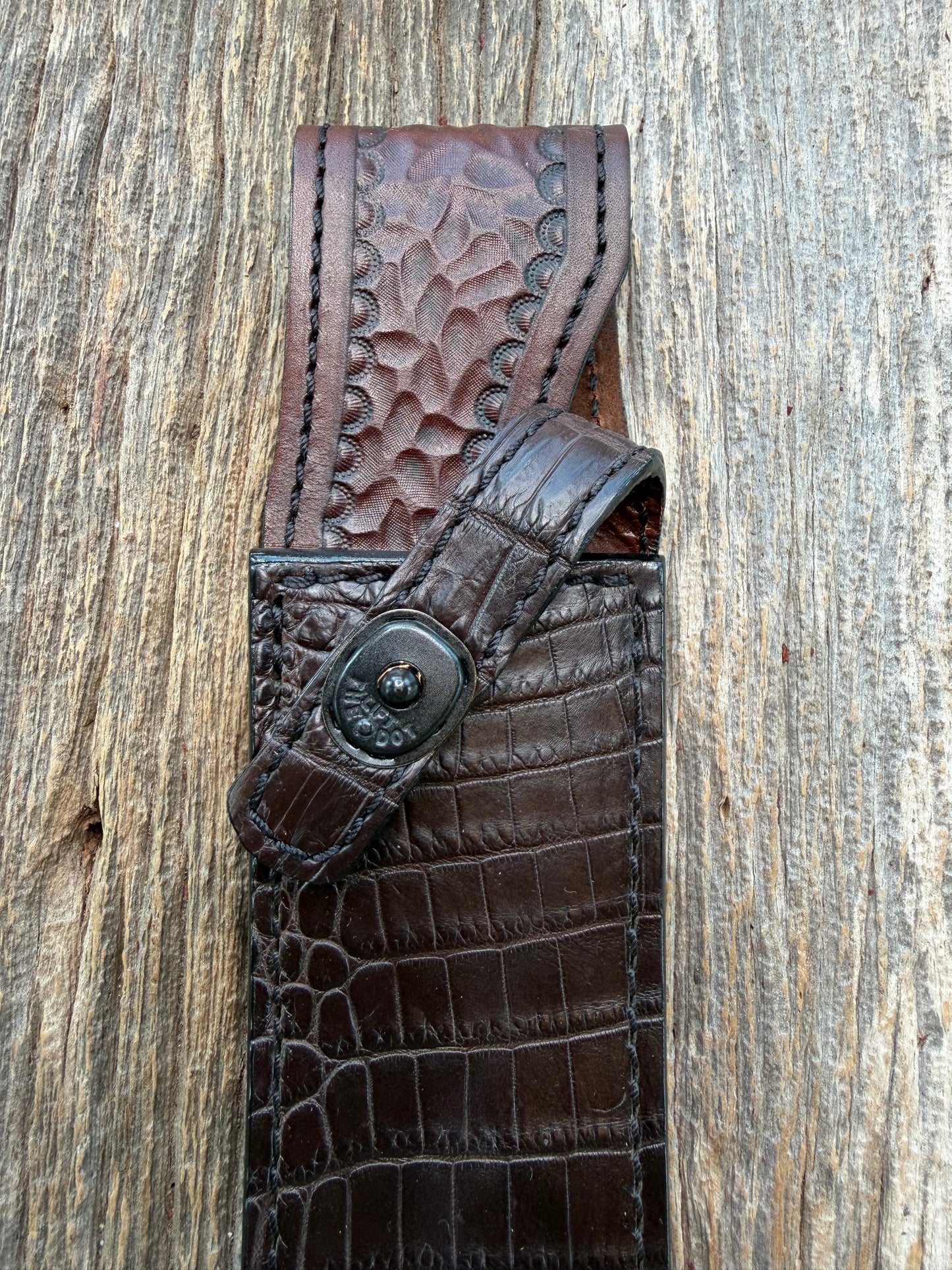 New Randall Model 14 Sheath in Exotic Dark Brown Matte Crocodile from Treeman with the newest Black Canteen snap. Killer sheath.
