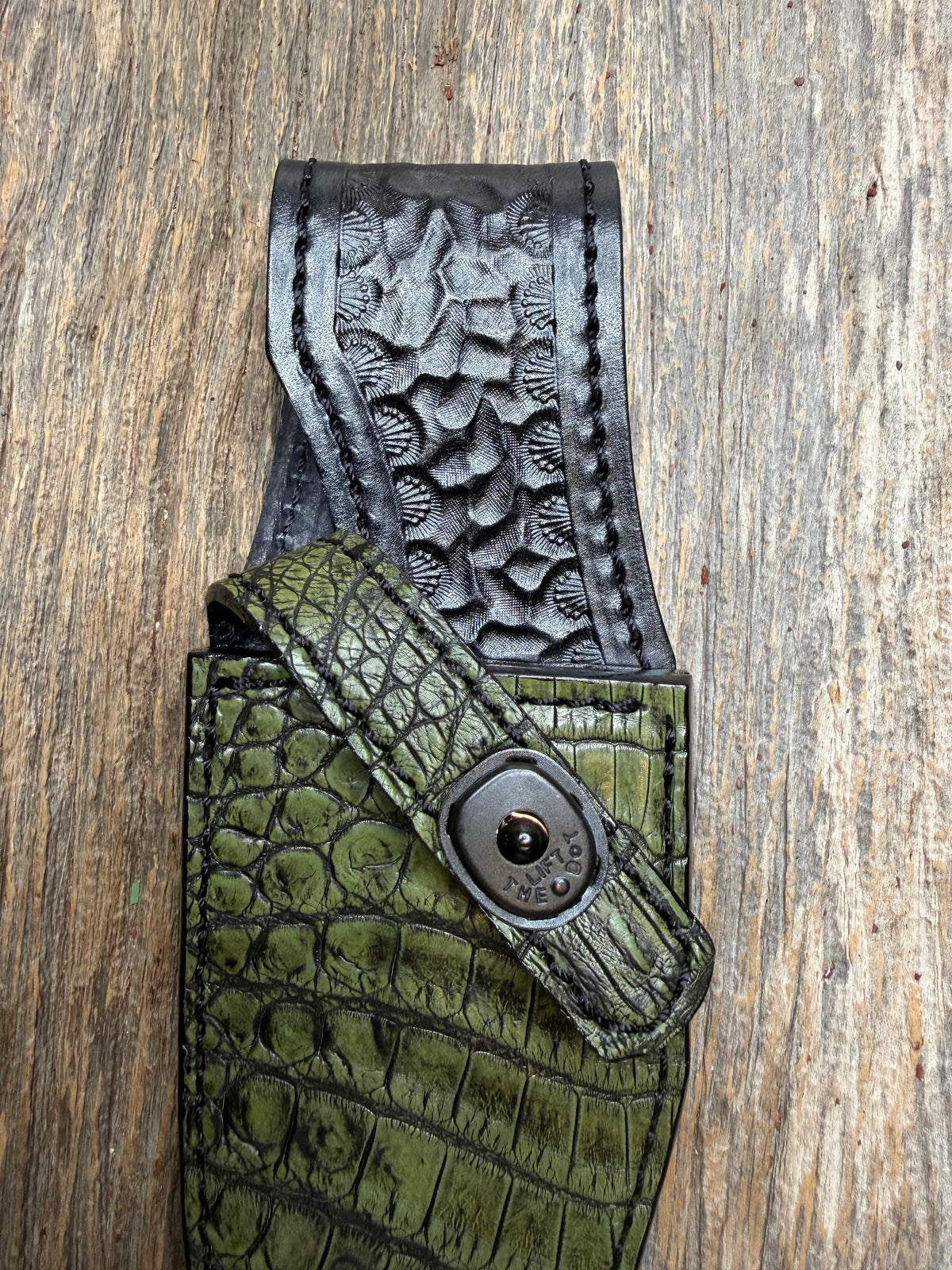 New Randall Model 19-5 Sheath in Exotic Army Green Matte Crocodile from Treeman with the newest Black Canteen snap. Killer sheath.