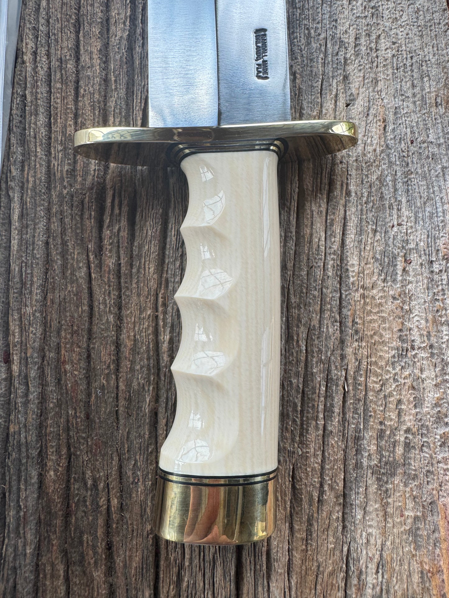 New in Paper Model 12-11 Smithsonian “Smitty” Bowie. Beautiful Dave Warthers Resin with a finger grooves grip and a Brass forward curved hilt and brass butt cap.