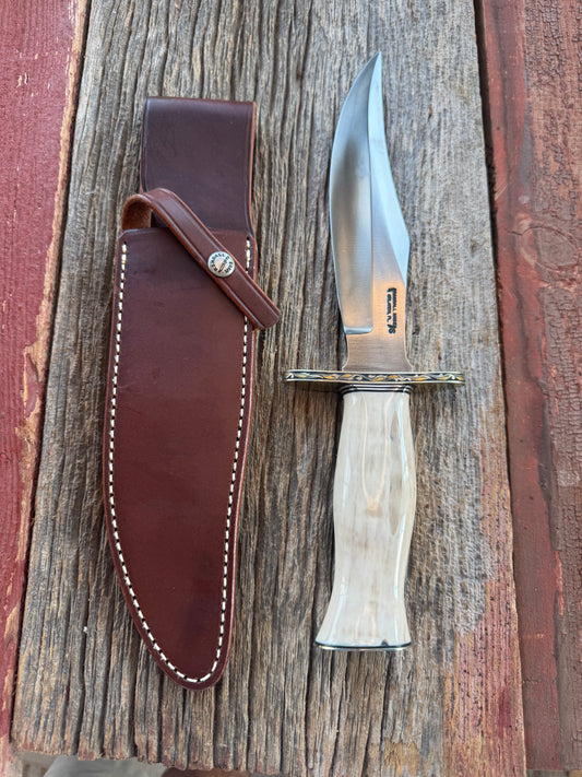 Nice Randall Knife Model 12-8 Big Bear. Gorgeous piece of creamy Fossil Walrus Ivory. Jere Davidson gold inlay engraved Nickel silver hilt and butt plate,Stainless steel.