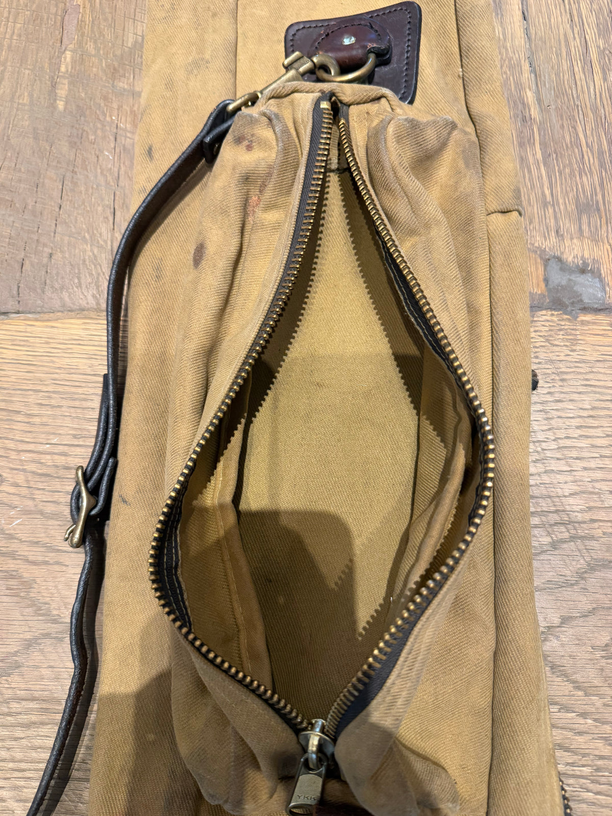Very Rare Filson Fly Fishing Rod Case Rugged Twill in Tan Made in USA 60 inch version. YKK zippers, Used condition. Style 216P. Built Feb 2003