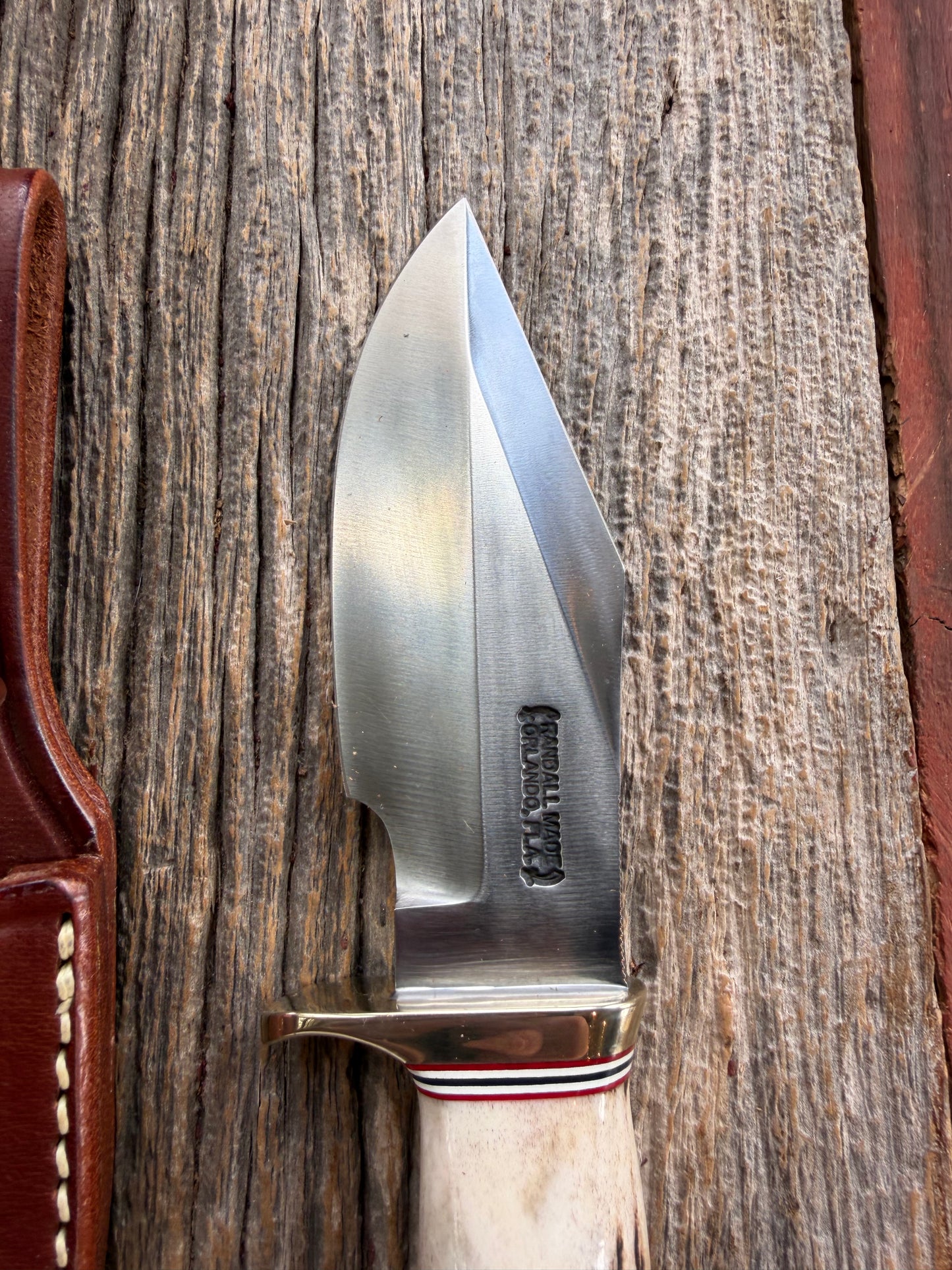 Nice Randall Model 19-4 with a Gnarly Stag. Nickel silver Single Hilt and Aluminum crows beak Butt plate. RWB spacers.