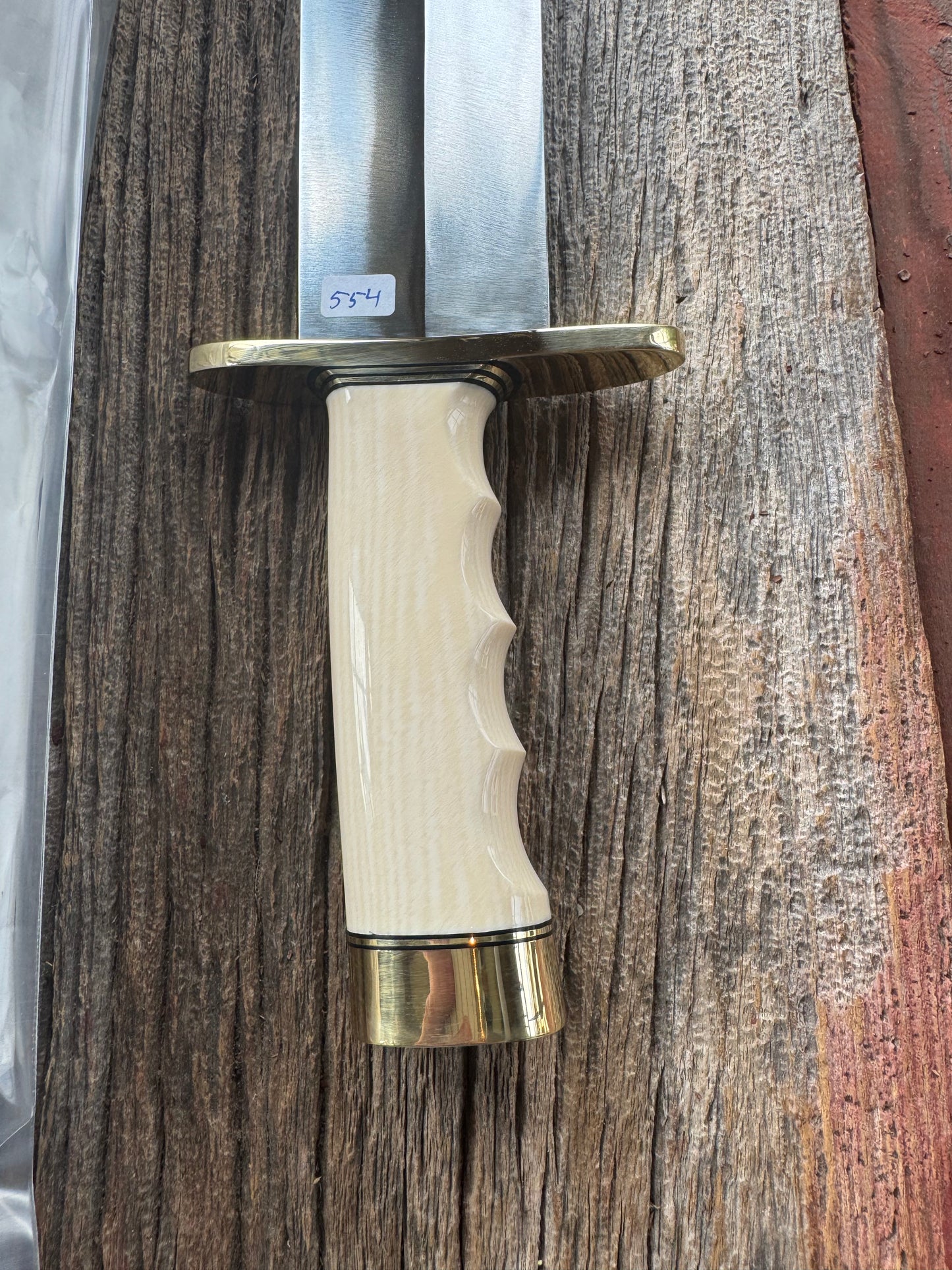 New in Paper Model 12-11 Smithsonian “Smitty” Bowie. Beautiful Dave Warthers Resin with a finger grooves grip and a Brass forward curved hilt and brass butt cap.