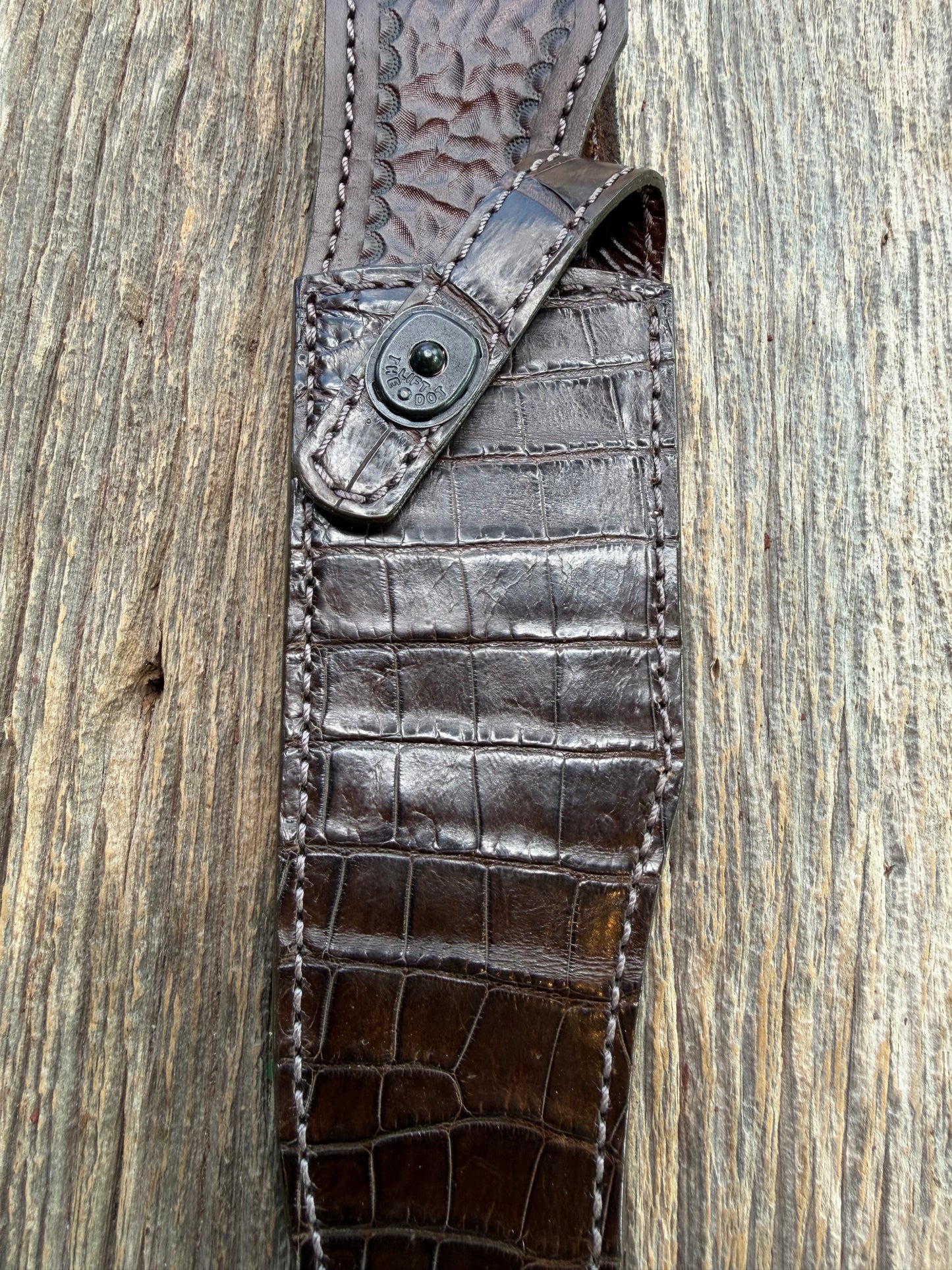New Randall Model 12-8 Big Bear Sheath in Exotic Chocolate Brown Matte Crocodile from Treeman with the newest Black Canteen snap. Killer sheath.