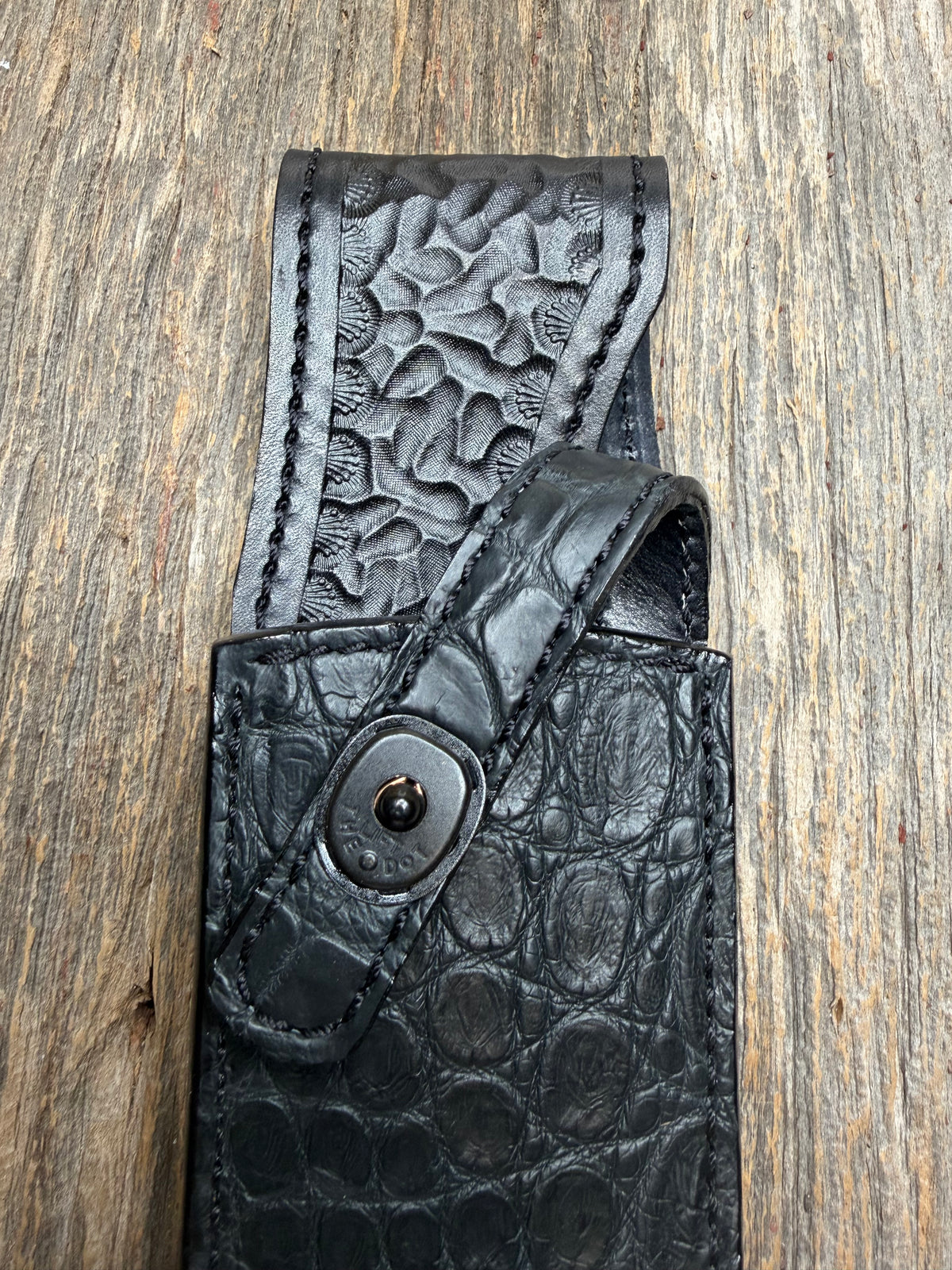New Randall Model 12-8 Big Bear Sheath in Exotic Black Matte Crocodile from Treeman with the newest Black Canteen snap. Killer sheath.