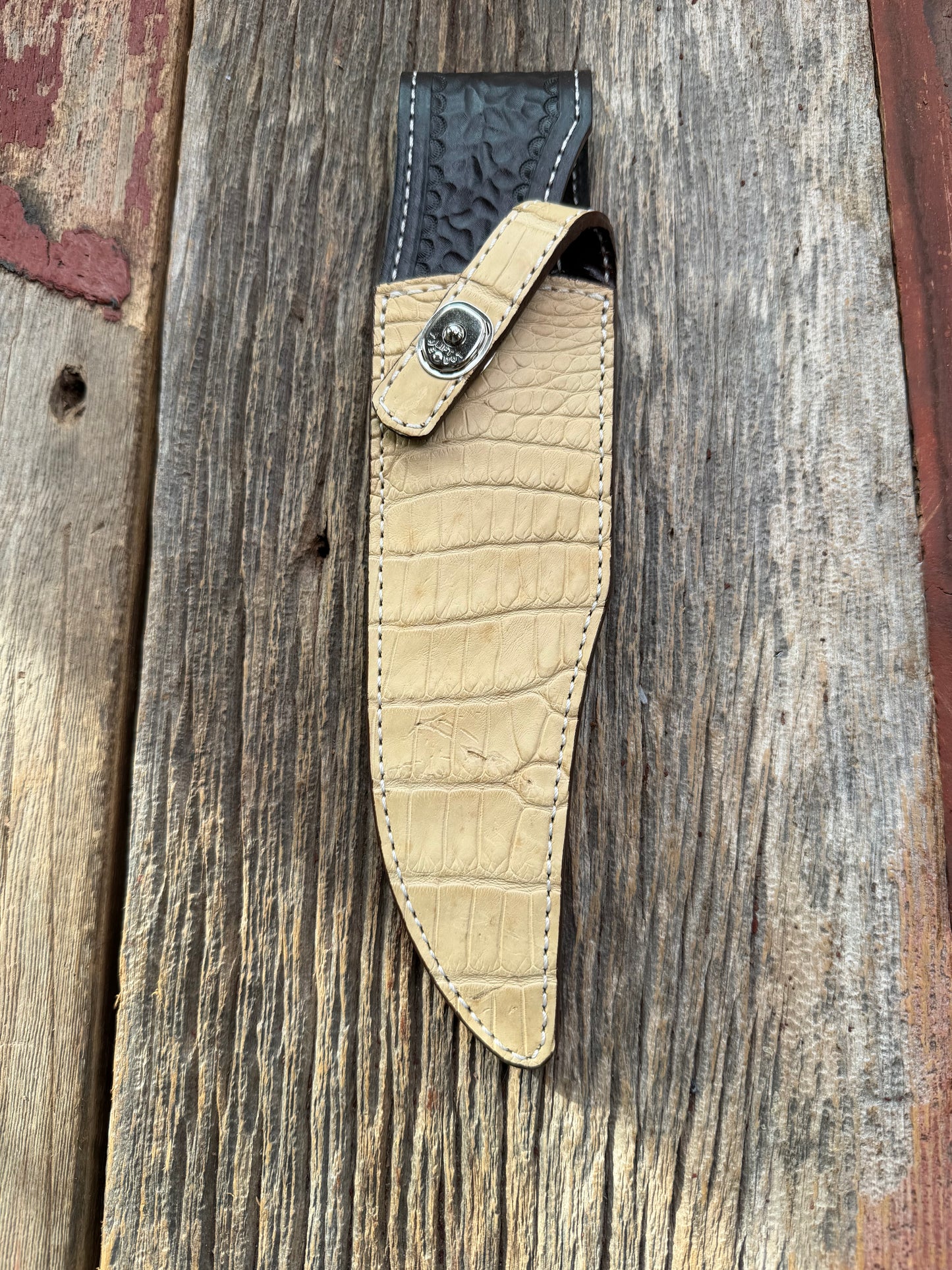 New Randall Model 12-8 Big Bear Sheath in Exotic Ivory Matte Crocodile from Treeman with a silver Canteen snap. Killer sheath.