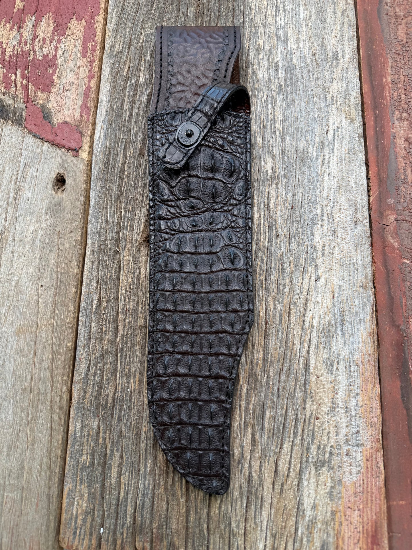 New Randall Model 12-11 Smitty Sheath in Exotic Dark Brown Matte Crocodile (Hornback and Skull) from Treeman with the newest Black Canteen snap. Killer sheath.