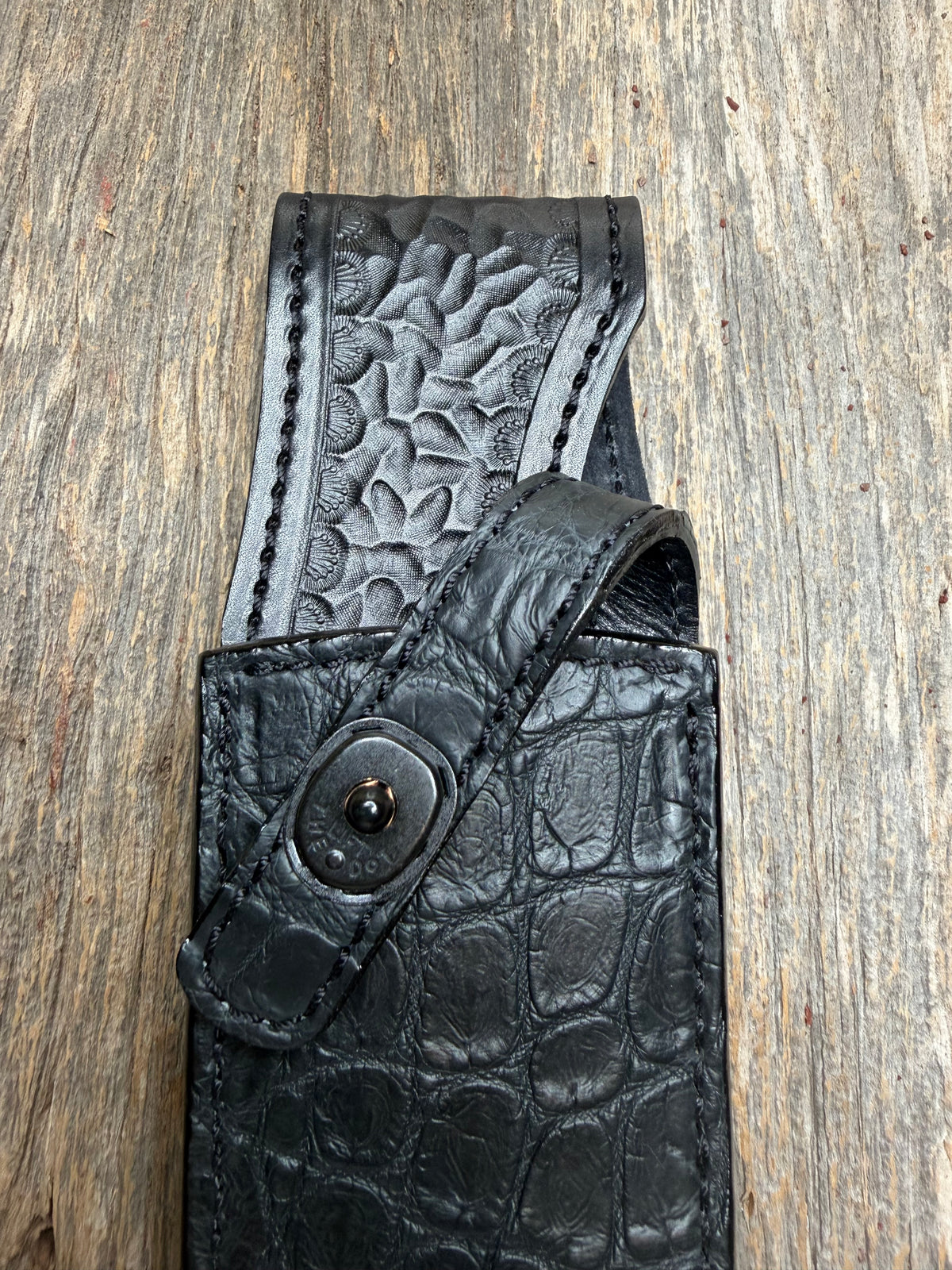 New Randall Model 12-8 Big Bear Sheath in Exotic Black Matte Crocodile from Treeman with the newest Black Canteen snap. Killer sheath.