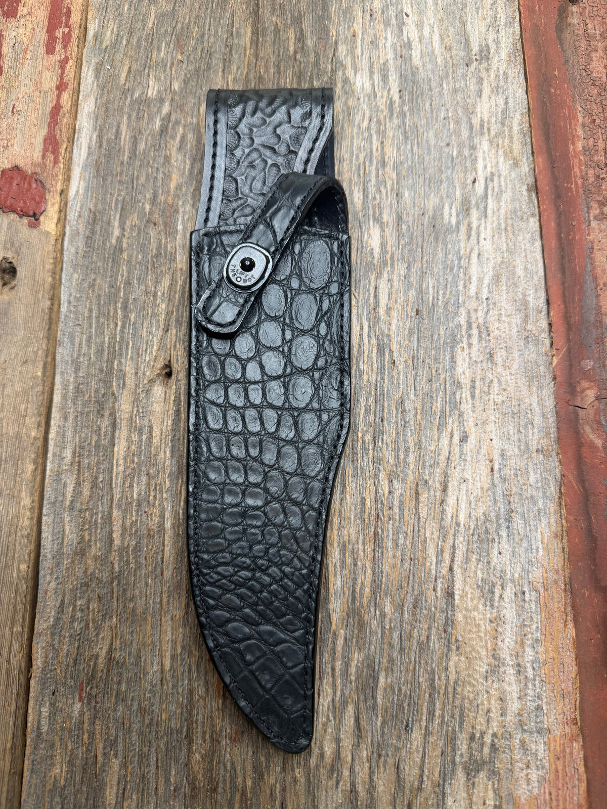 New Randall Model 12-8 Big Bear Sheath in Exotic Black Matte Crocodile from Treeman with the newest Black Canteen snap. Killer sheath.