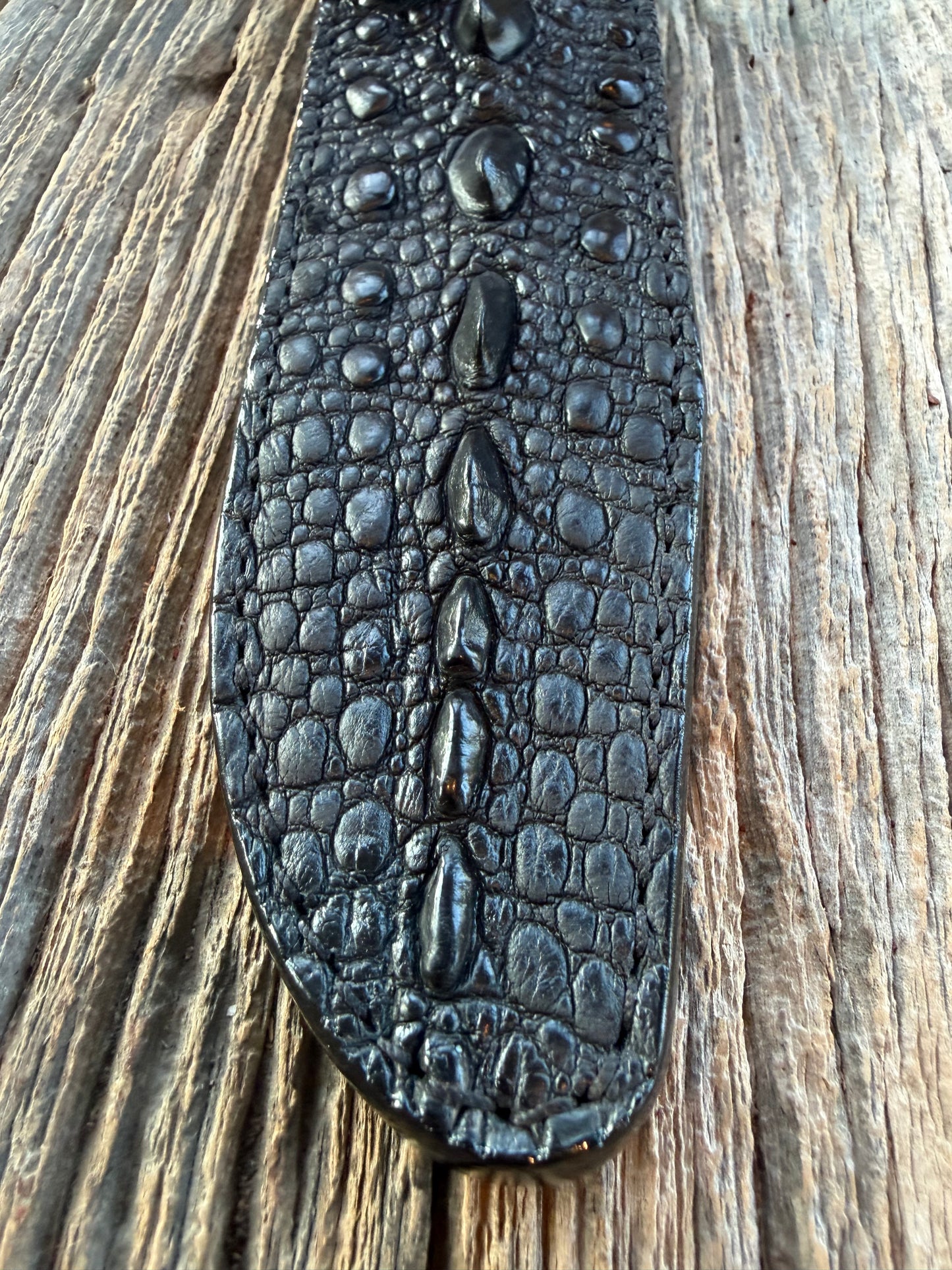 Randall Model 1-8 in Exotic Black Snapping Turtle Horned/Dragon Tail Sheath from Treeman. New version with a Black Canteen Snap. My only one.