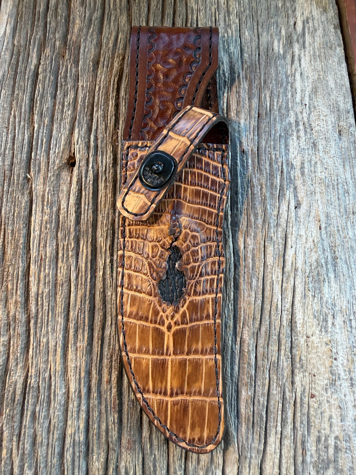 New Randall Model 4-6F Sheath in Exotic Tan Matte Anus Crocodile from Treeman with the newest Black Canteen snap. (Copy)