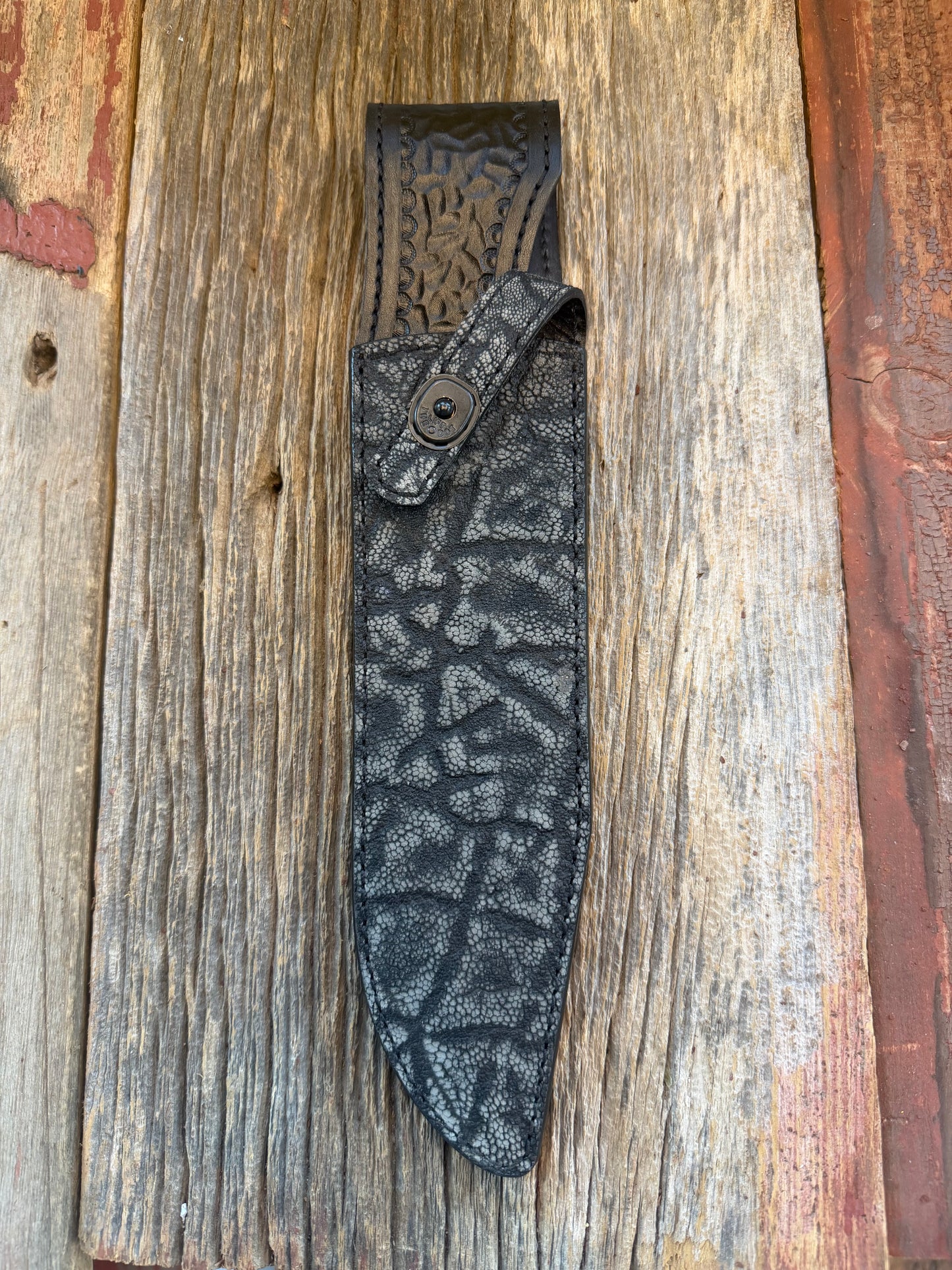 Randall Model 12-9 Sheath in Exotic African Elephant Ear from Treeman Sheaths. Black and Grey pebble texture and the new black Canteen snap, phenomenal.
