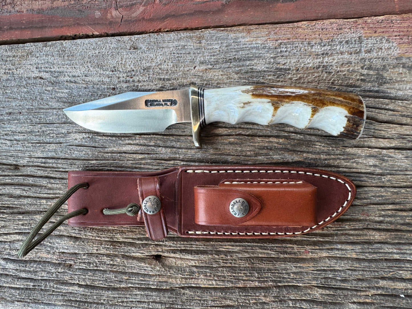 Nice Randall Model 23 Game Master in Stag with finger grooves. Stainless steel blade, Nickel silver Single hilt and Brown leather sheath.