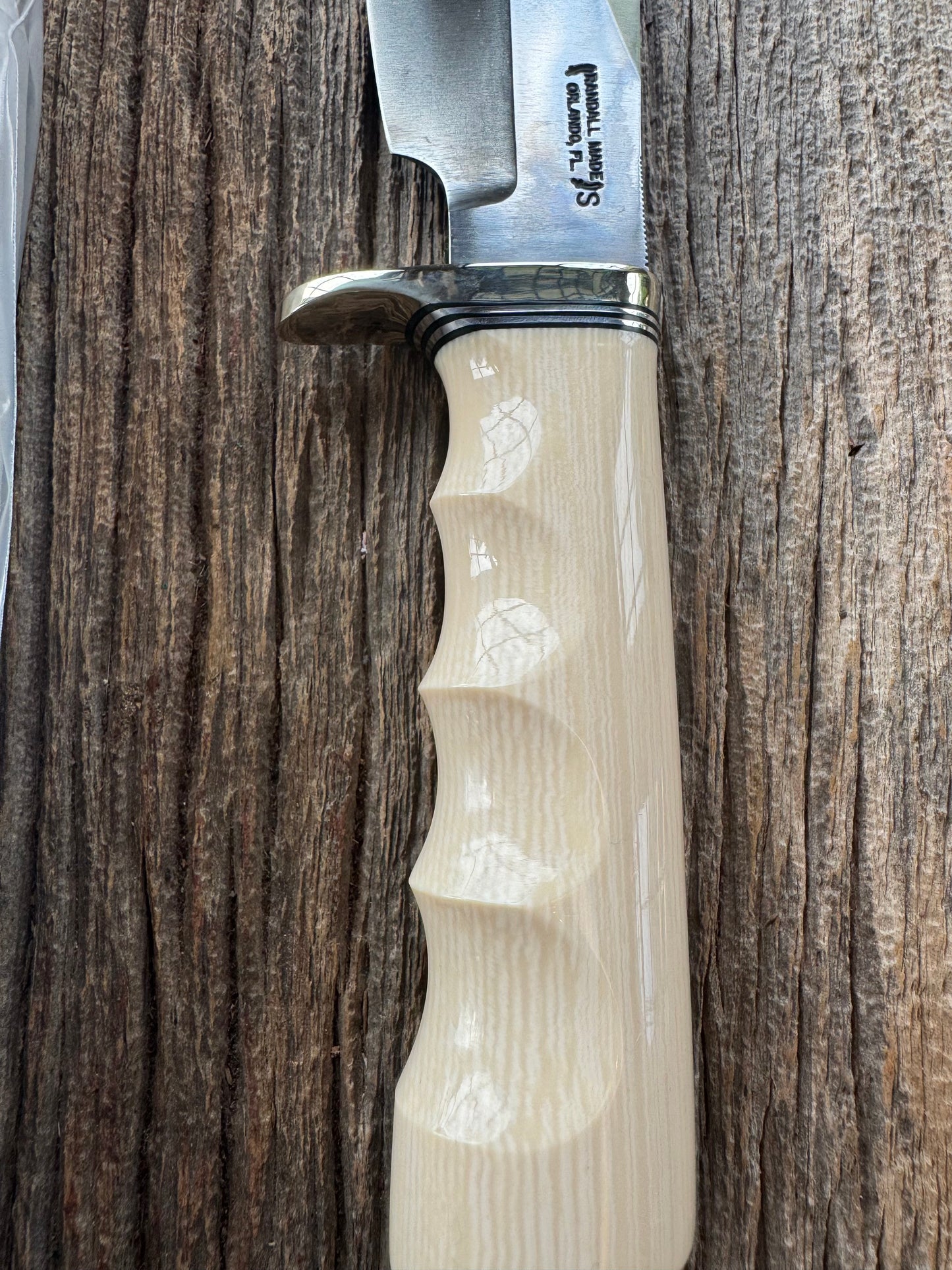 New in paper Randall Model 19-5 with a nice piece of customer supplied Dave Warthers Resin with finger grooves. Stainless Steel, Nickel Silver Hilt and natural end.