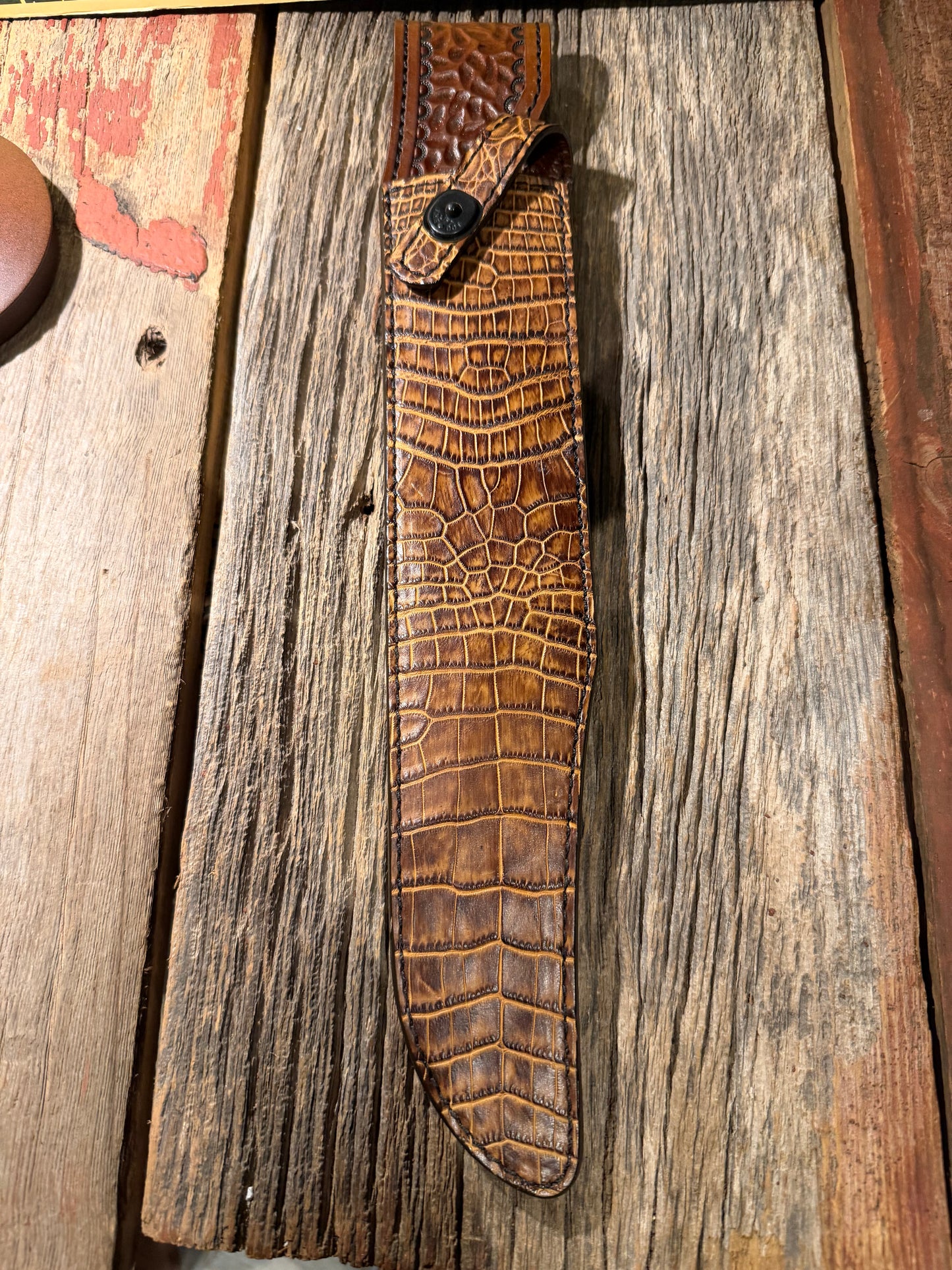 New Randall Model Confederate Sheath in Exotic Tan Crocodile from Treeman. Black canteen Snap, Beautiful sheath.