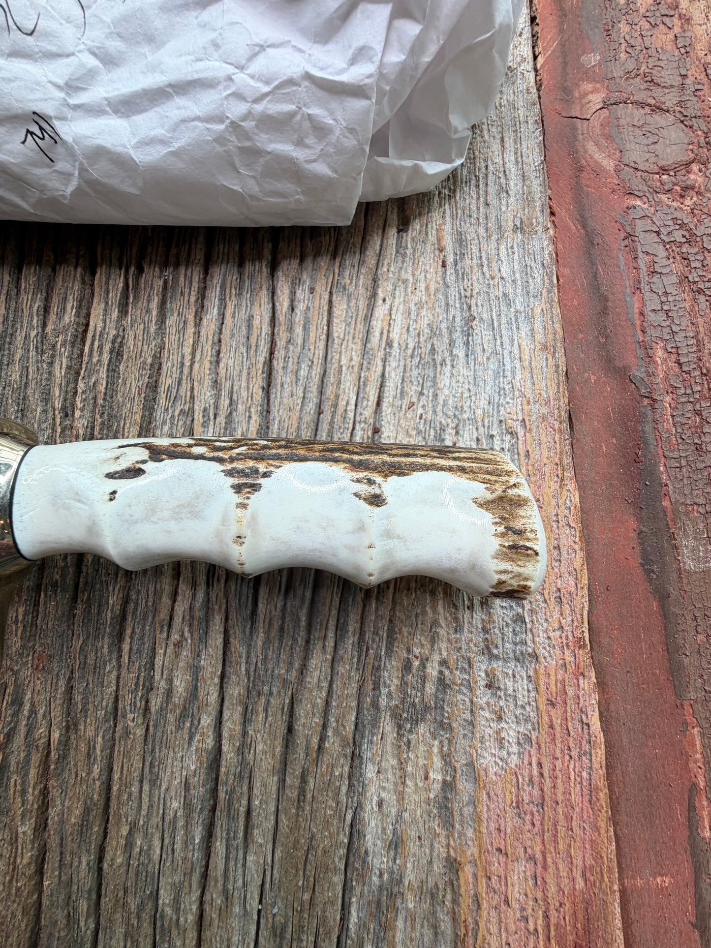 New in Paper Randall Model 19-5 with a nice Stag finger grooves handle. Nickel silver Single Hilt a Nickel silver collar, natural end, Stainless steel blade.