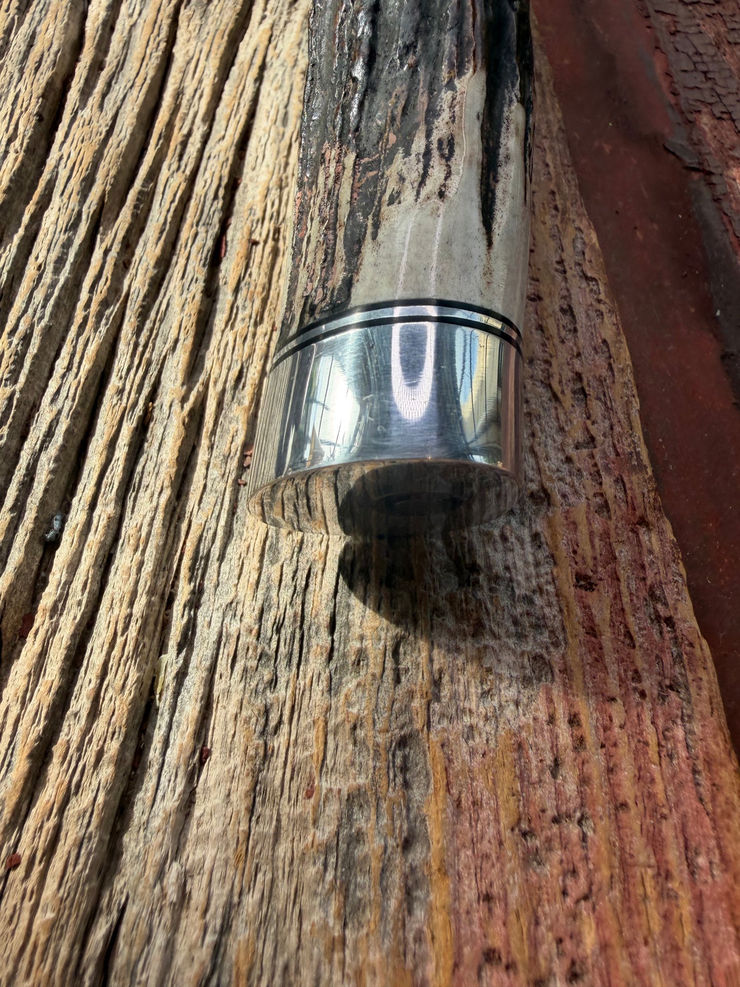 New in paper Randall Model 1-6 with a Stag handle. Stainless steel blade, Nickel silver hilt and Aluminum butt cap. Black and aluminum spacers.