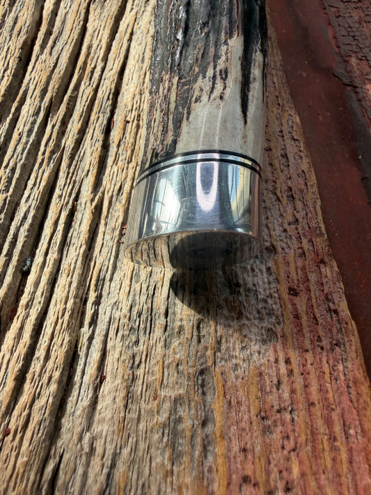 New in paper Randall Model 1-6 with a Stag handle. Stainless steel blade, Nickel silver hilt and Aluminum butt cap. Black and aluminum spacers.