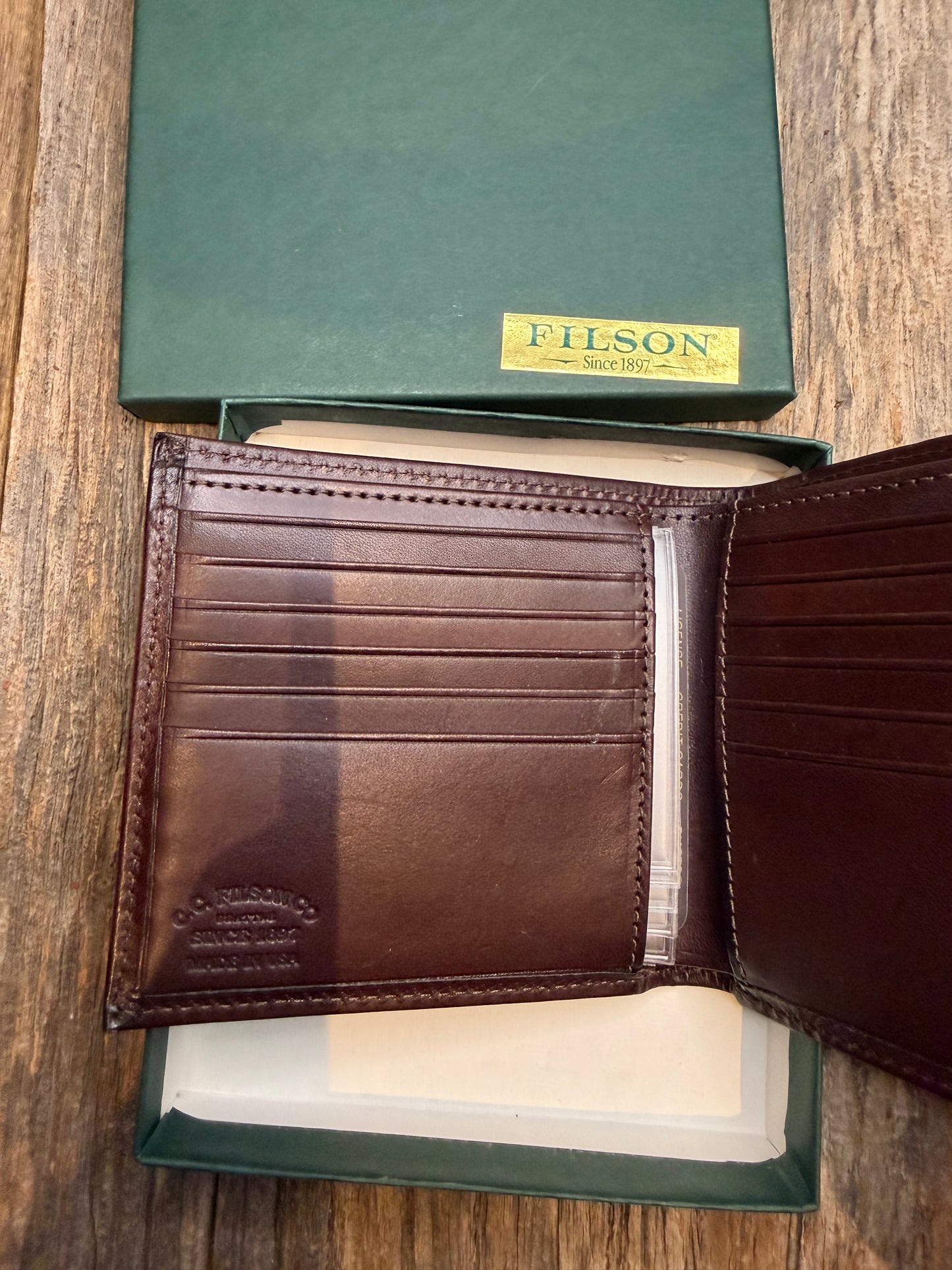 Filson All Leather Packer Wallet in Brown, new in the box. Rare item in soft Horween leather. Made in USA