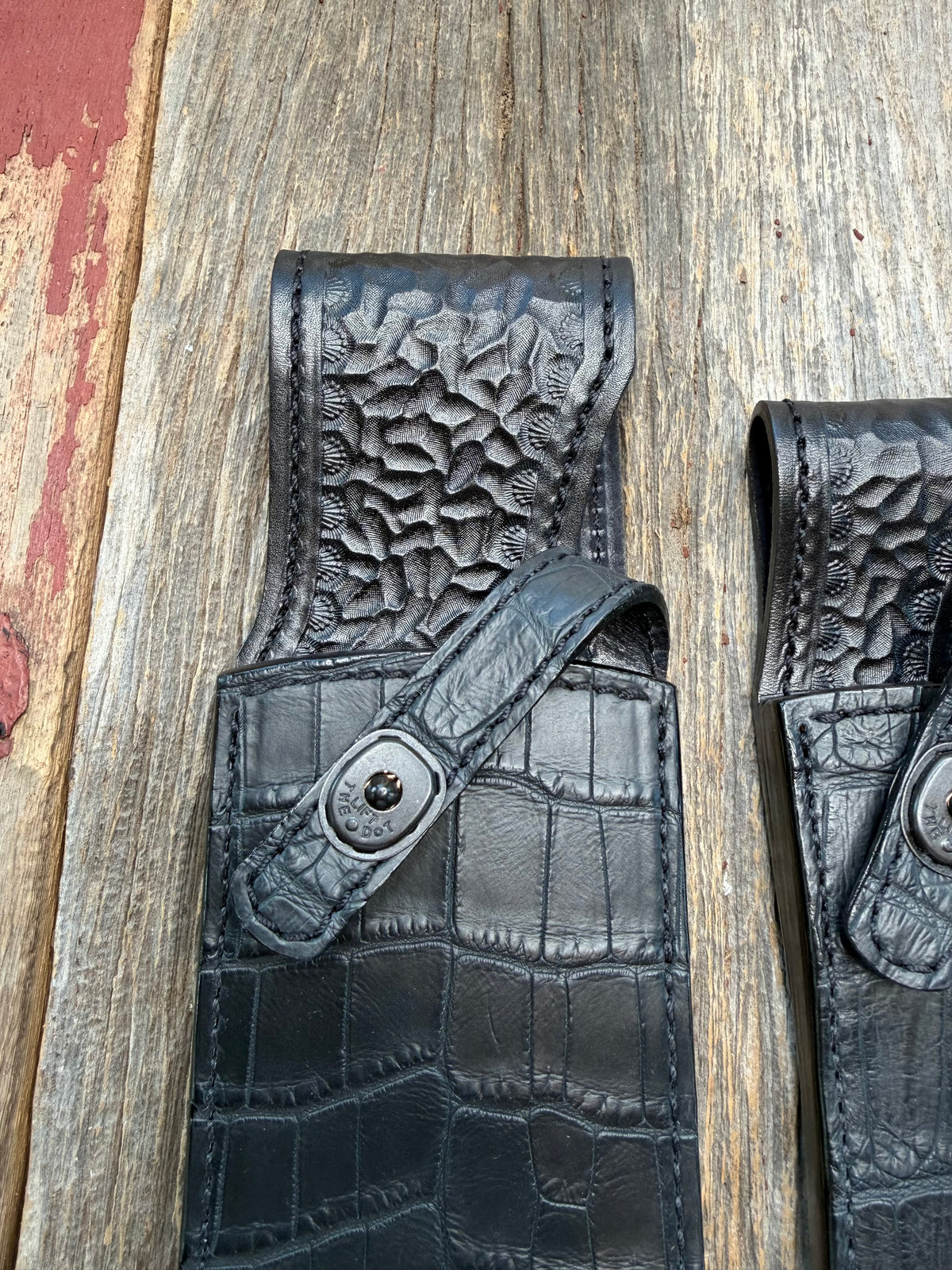 New Randall Model Large and Small Sasquatch pair in Exotic Black Matte Crocodile from Treeman with the newest Black Canteen snap. Killer sheaths.