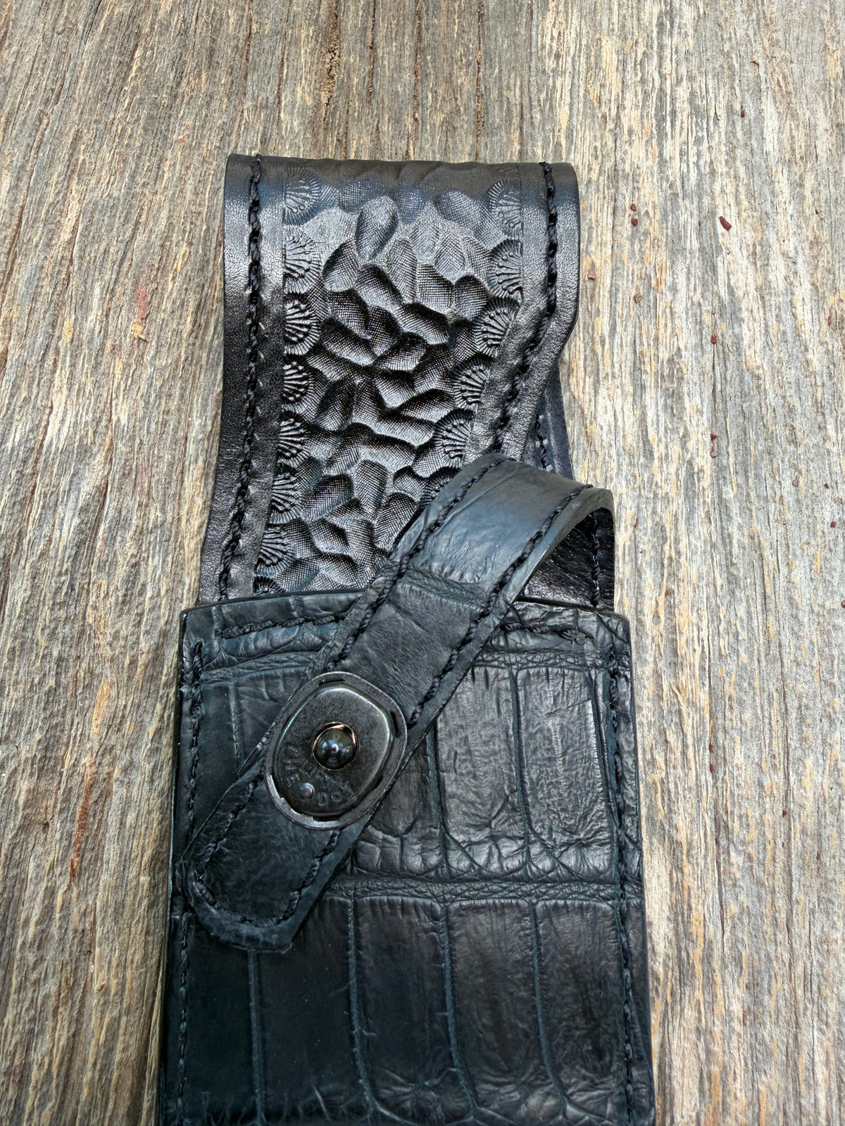 New Randall Model 12-11 Confederate Sheath in Exotic Black Matte Crocodile from Treeman with the newest Black Canteen snap. Killer sheath.
