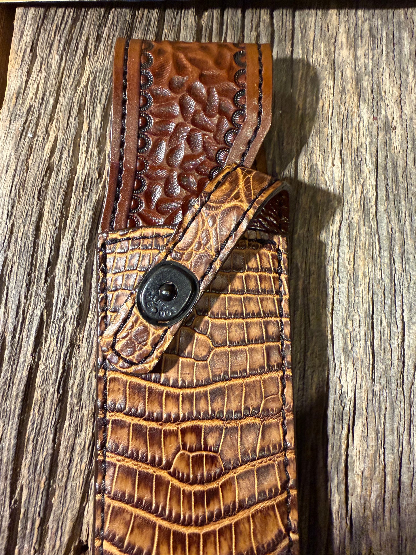 New Randall Model Confederate Sheath in Exotic Tan Crocodile from Treeman. Black canteen Snap, Beautiful sheath.