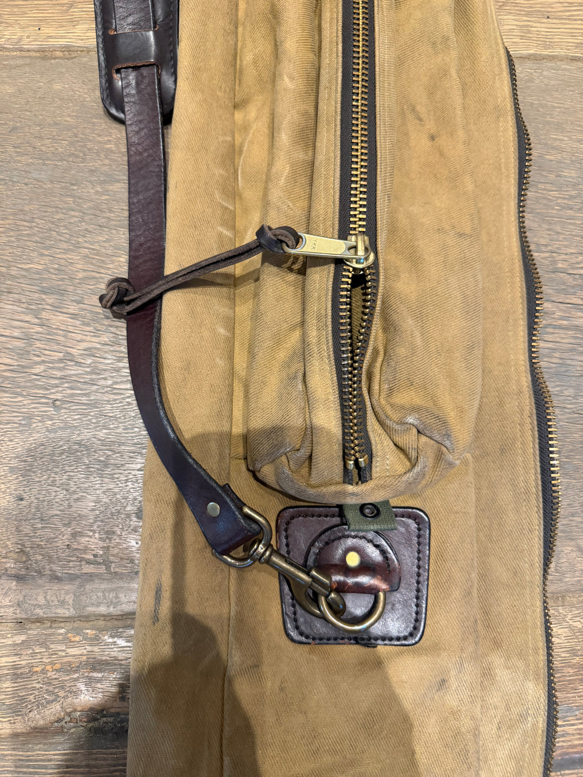Very Rare Filson Fly Fishing Rod Case Rugged Twill in Tan Made in USA 60 inch version. YKK zippers, Used condition. Style 216P. Built Feb 2003