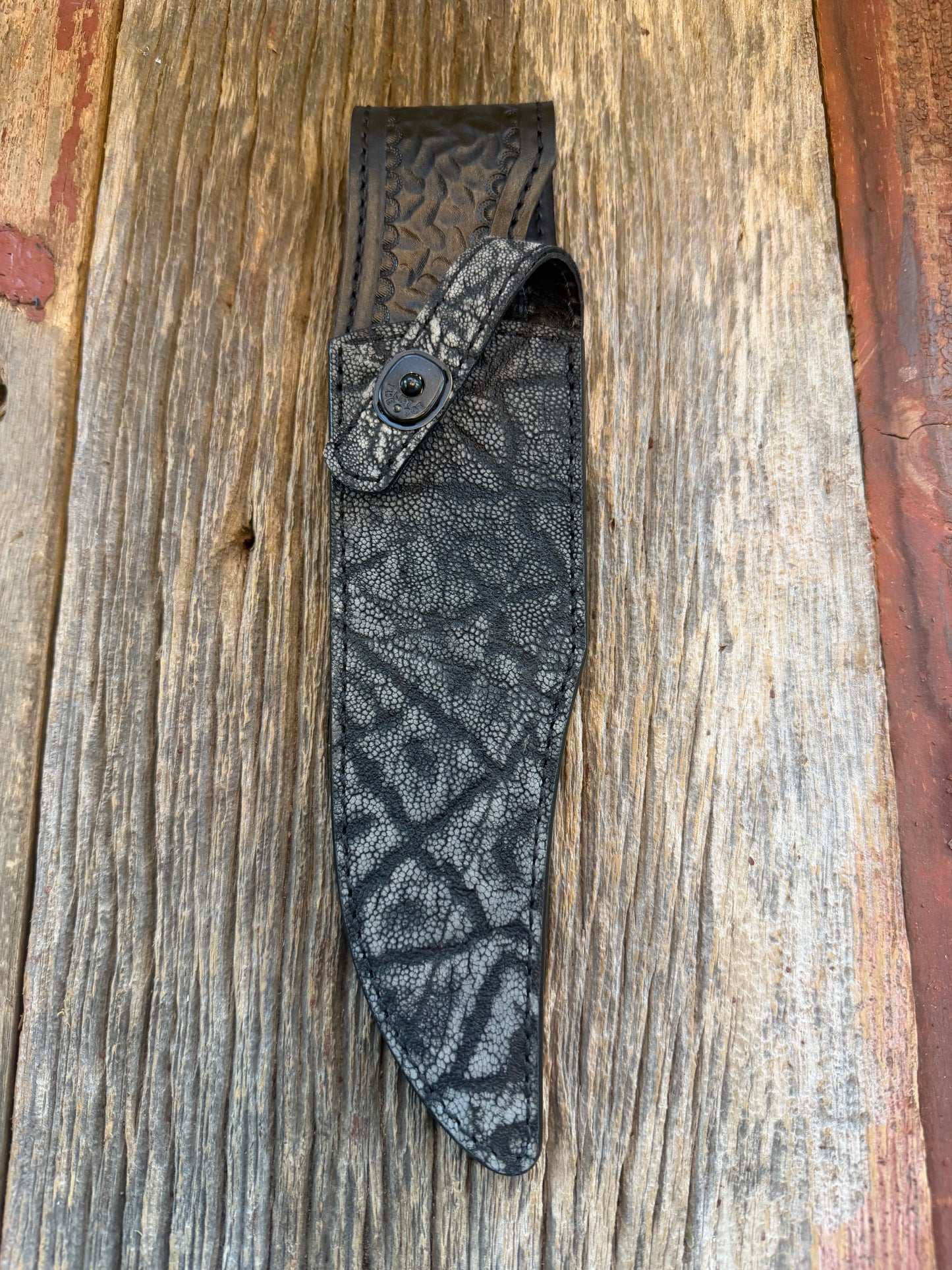 Randall Model 12-8 Sheath in Exotic African Elephant Ear from Treeman Sheaths. Black and Grey pebble texture and the new black Canteen snap, phenomenal.