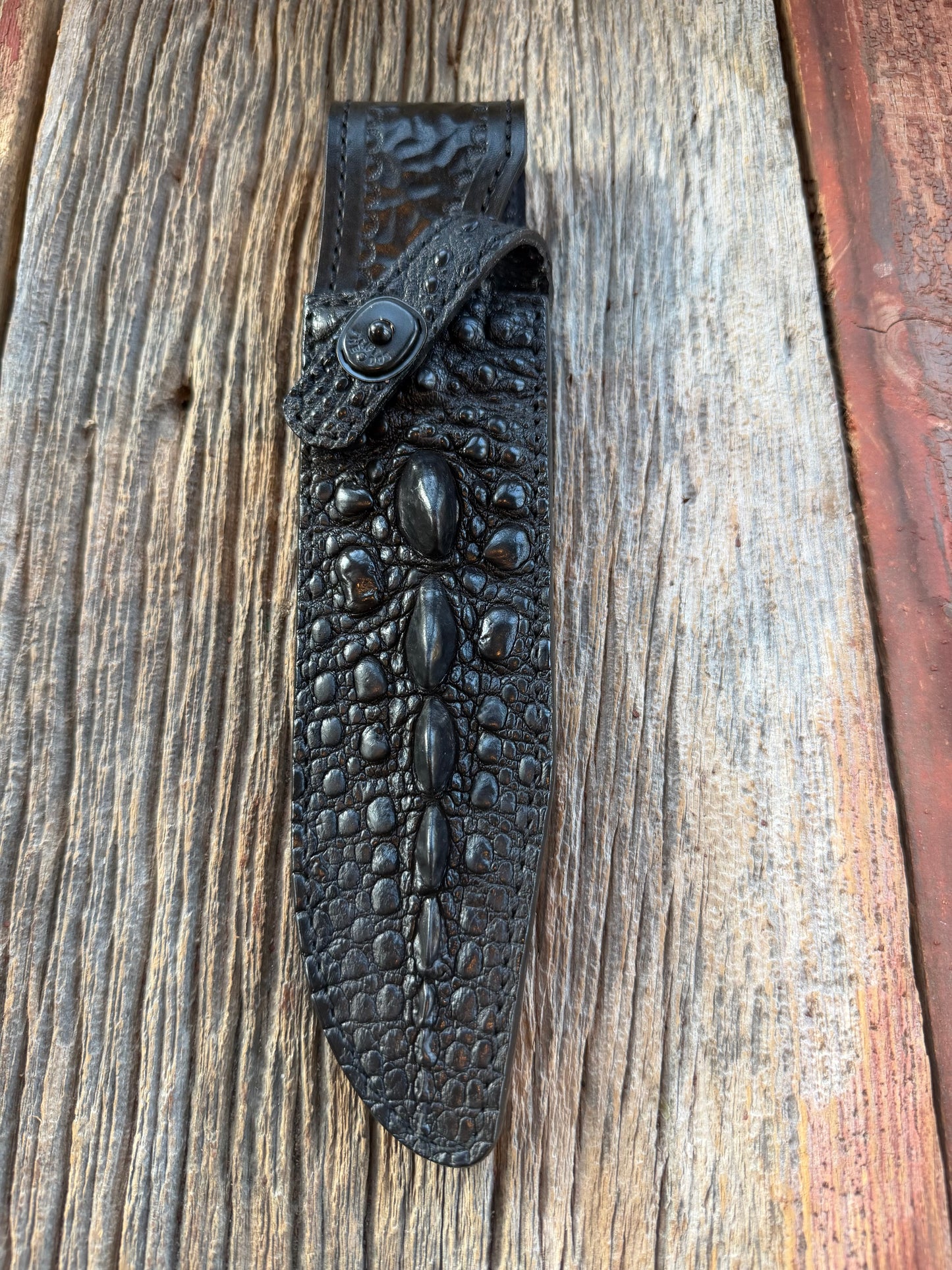 Randall Model 14 in Exotic Black Snapping Turtle Horned/Dragon Tail Sheath from Treeman. New version with a Black Canteen Snap. ( Monster horns)