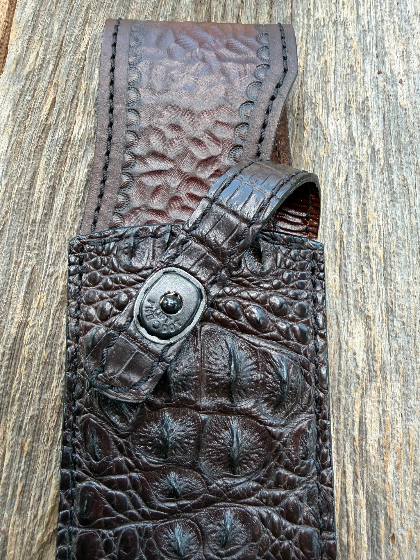 New Randall Model 12-11 Smitty Sheath in Exotic Dark Brown Matte Crocodile (Hornback and Skull) from Treeman with the newest Black Canteen snap. Killer sheath.