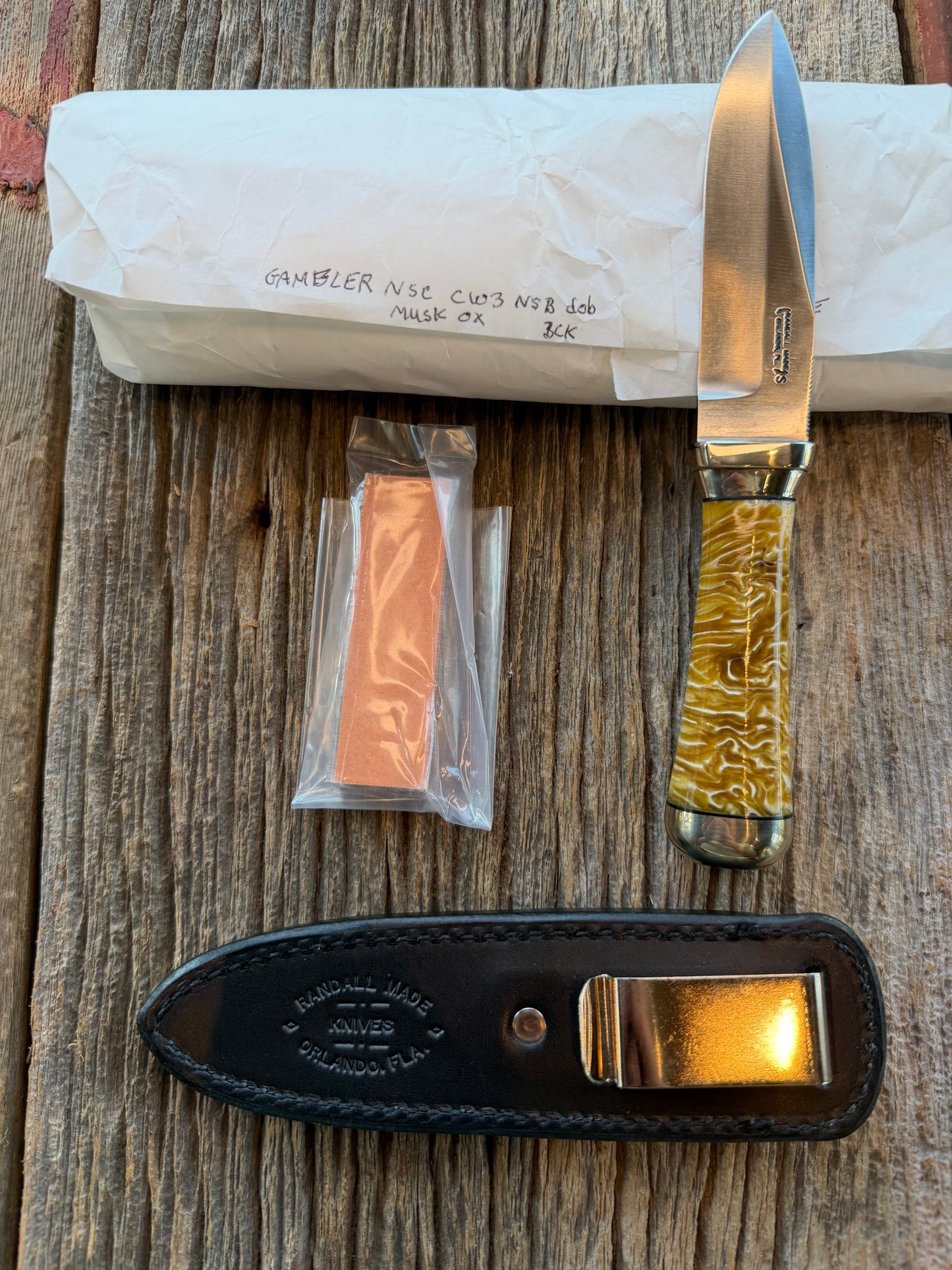 NOTE : Item is part of my personal Collection. Adding to cart will not result in sale. New in Paper Randall Model “Gambler” 4 Inch in Musk OX, Nickel collar and rounded  butt cap. Stainless blade.