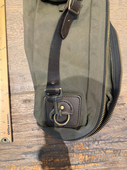 Very Rare Filson Fly Fishing Rod Case Rugged Twill in Otter Green Made in the USA. This is the 60 inch version. Talon zippers, nice condition given the age, Style 216P.