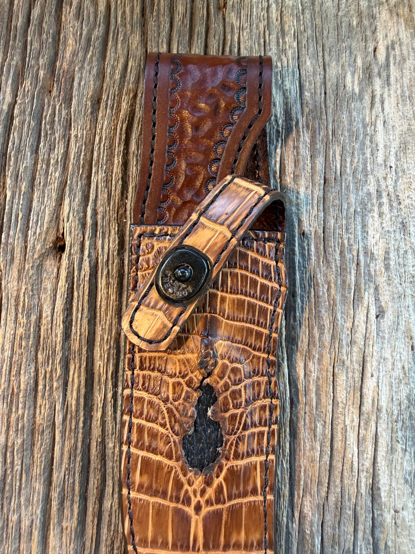 New Randall Model 4-6F Sheath in Exotic Tan Matte Anus Crocodile from Treeman with the newest Black Canteen snap. (Copy)