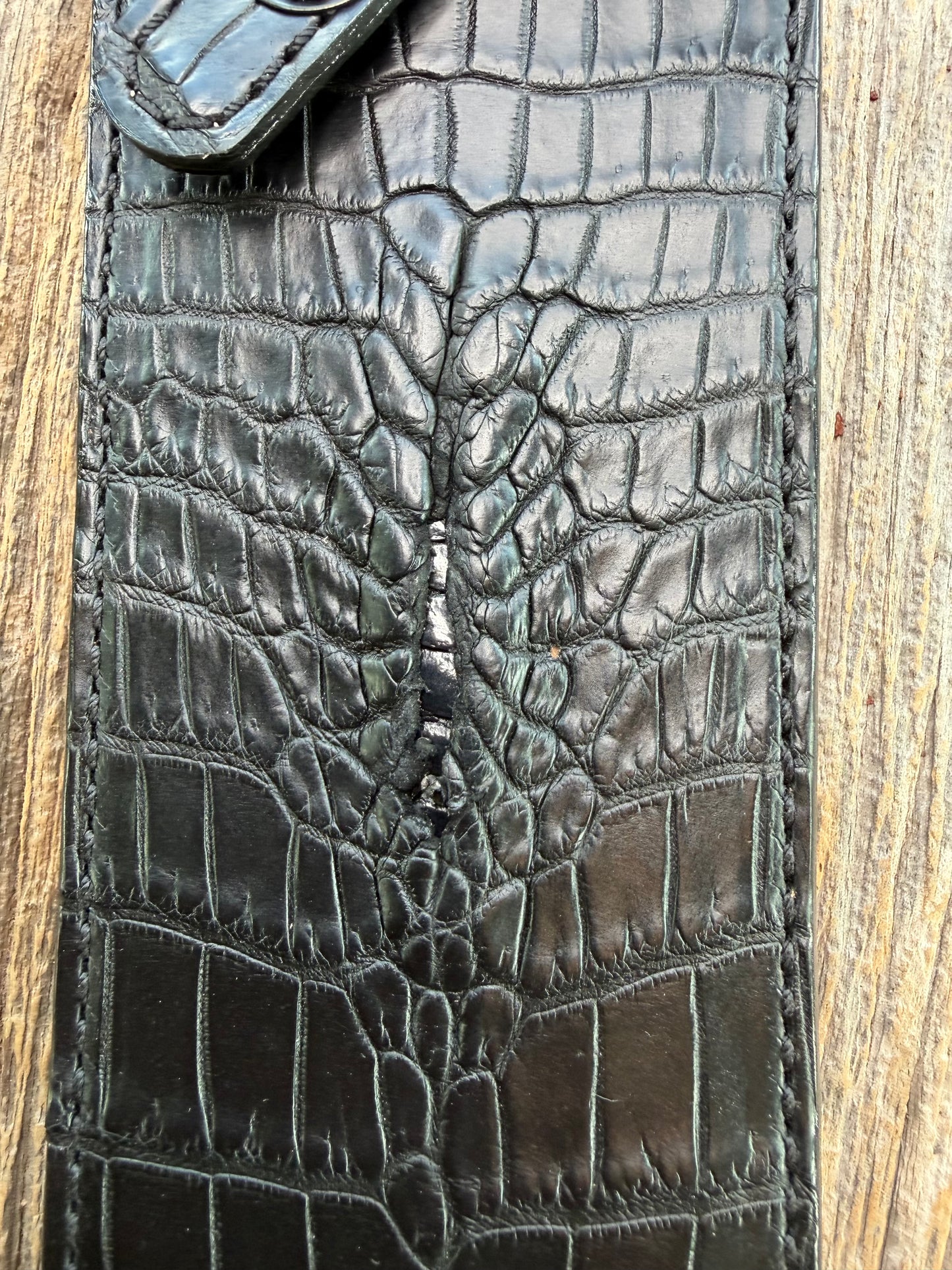 New Randall Model 12-11 Smitty Sheath in Exotic Black Matte Crocodile Anus from Treeman with the newest Black Canteen snap. Killer sheath.